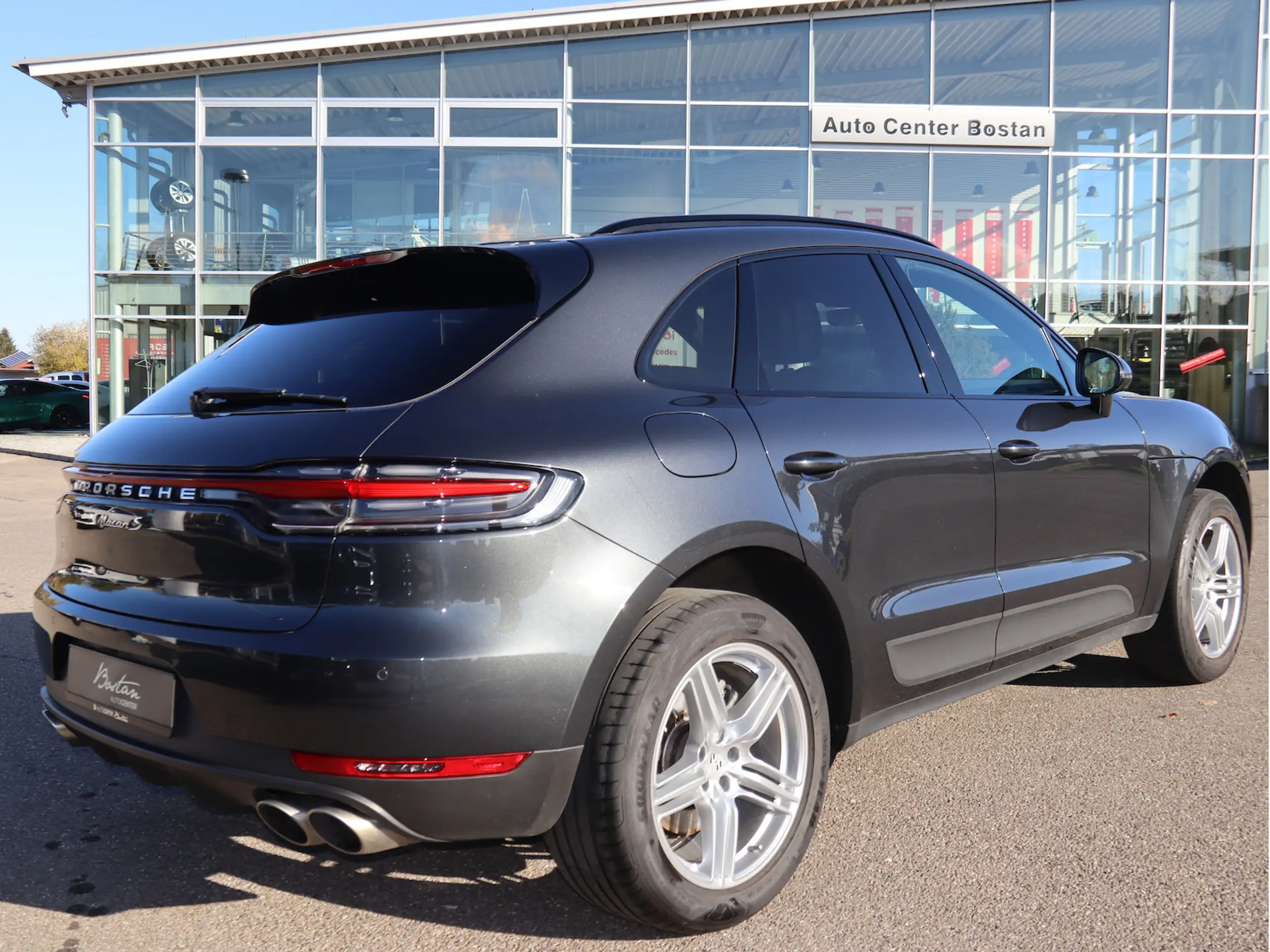 Porsche - Macan