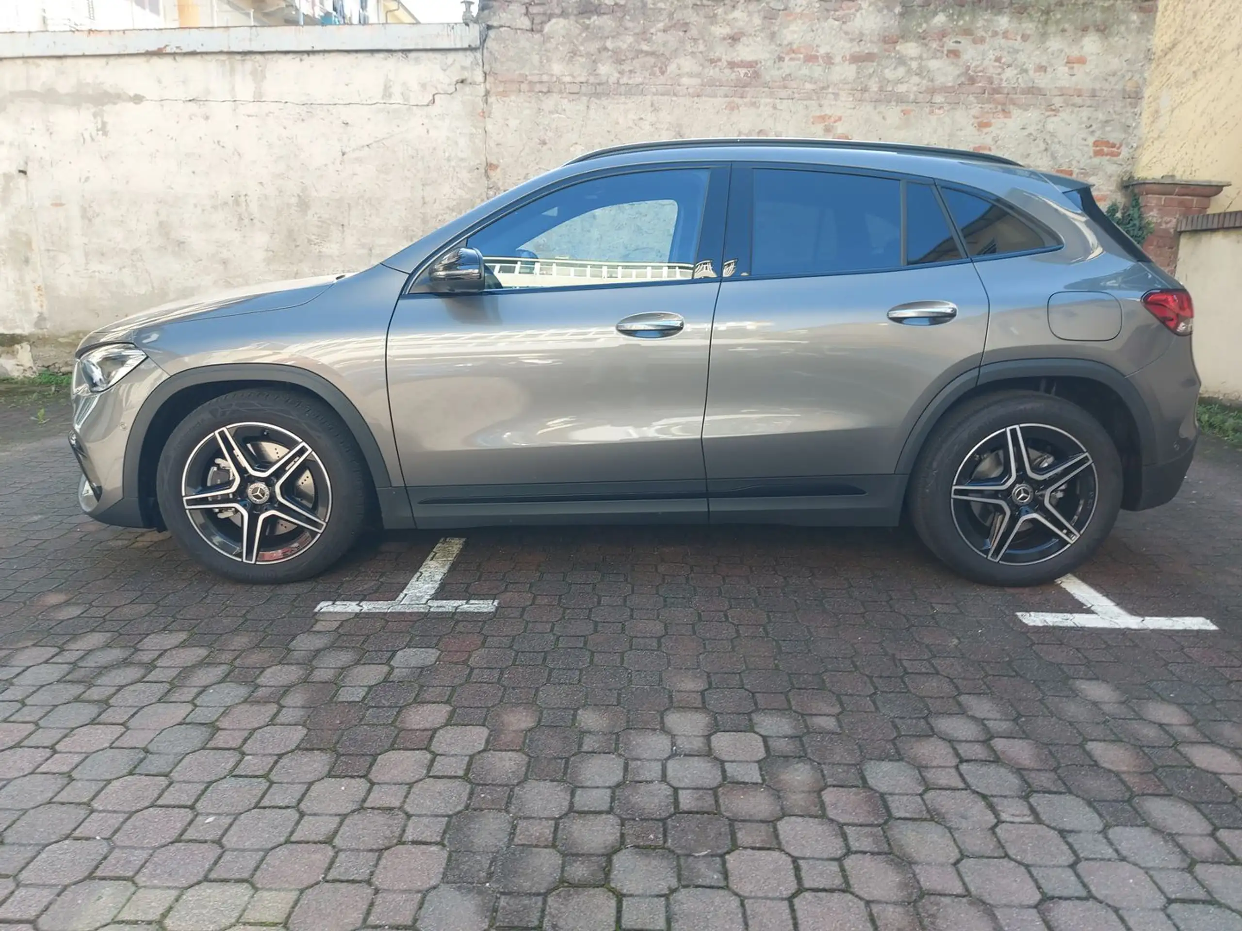 Mercedes-Benz - GLA 250