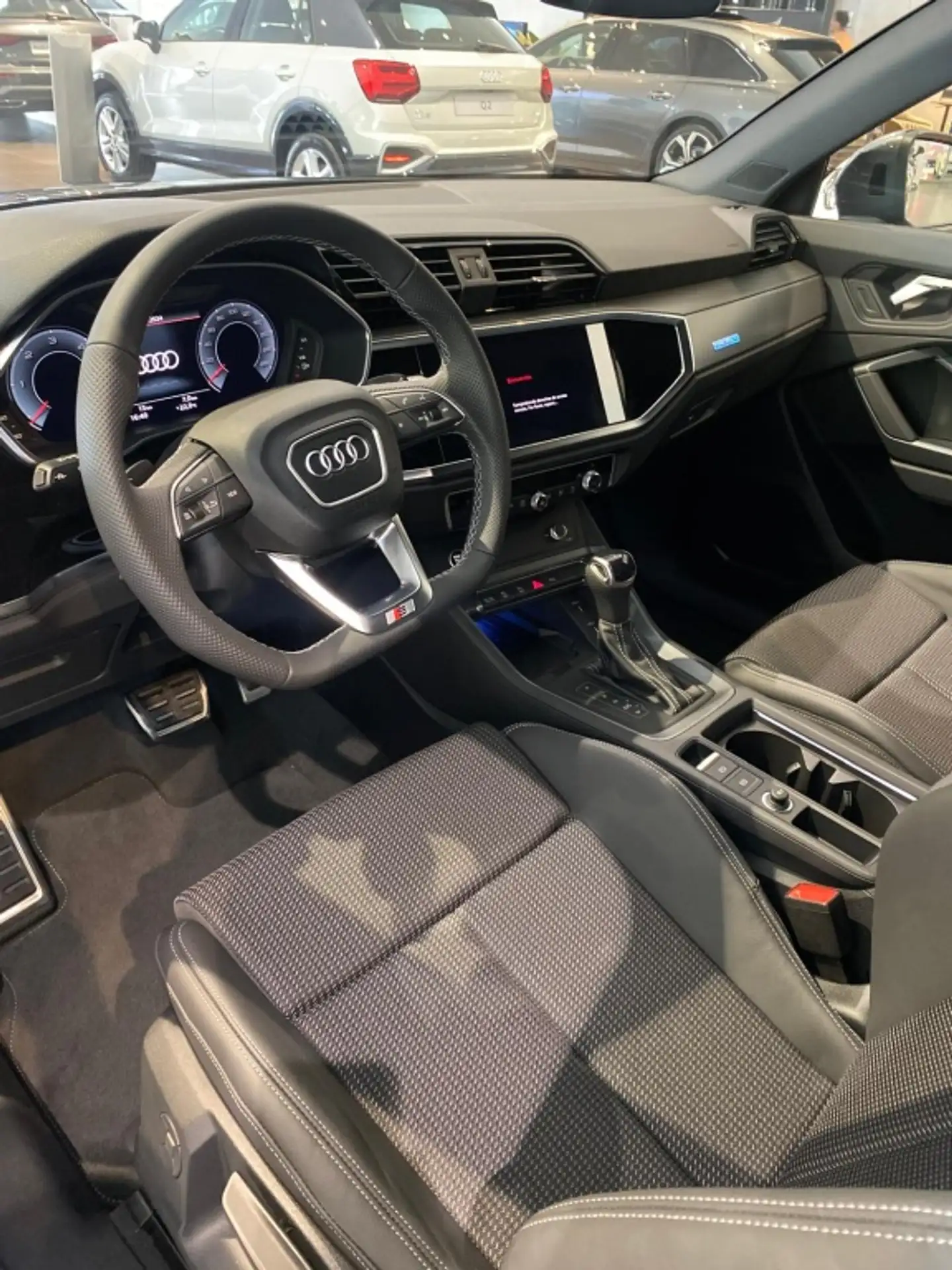 Audi - Q3