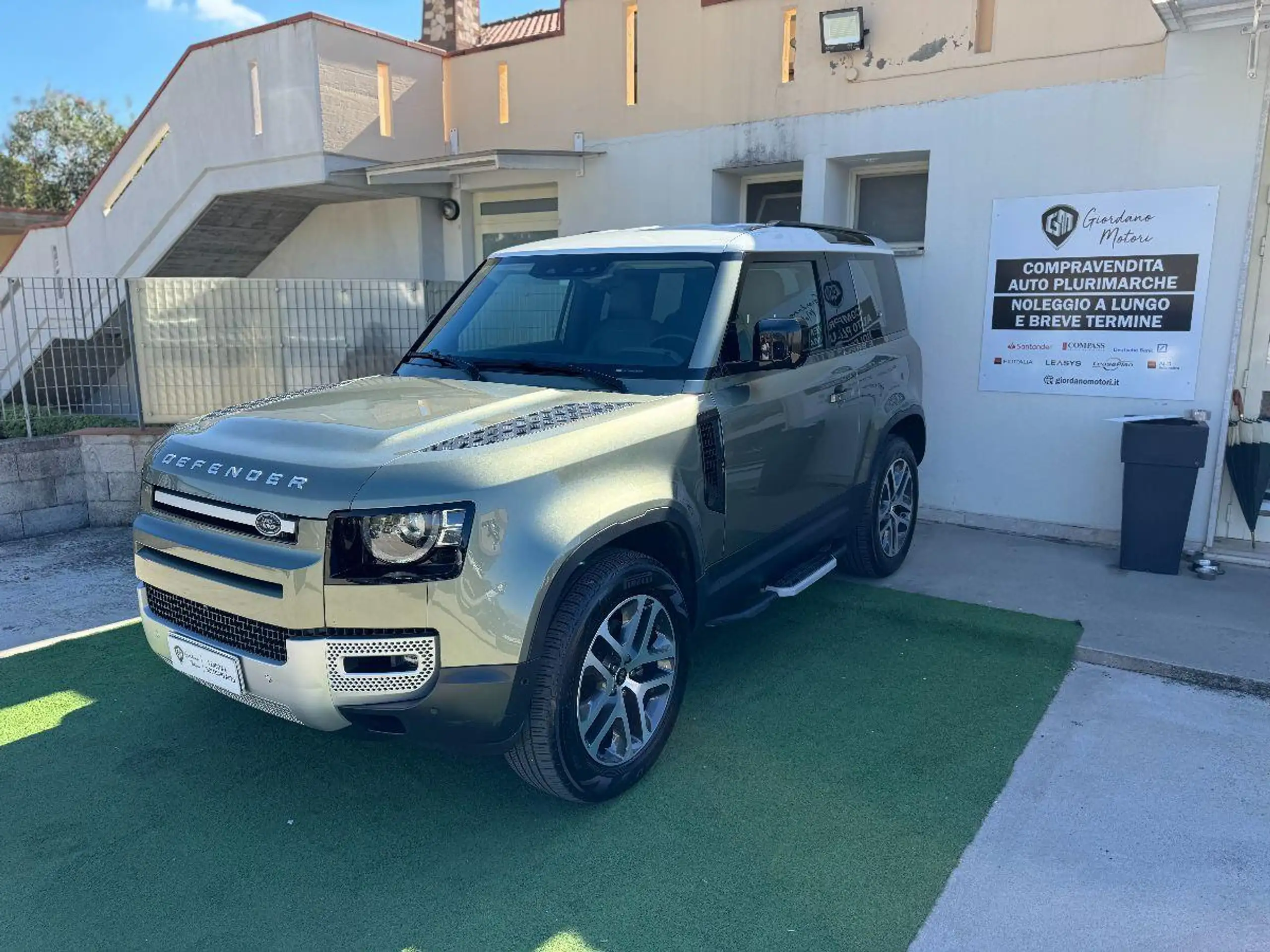 Land Rover - Defender