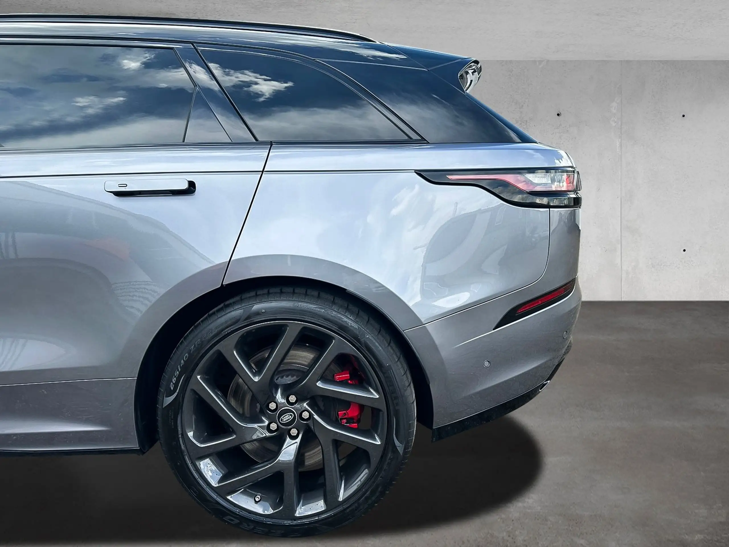 Land Rover - Range Rover Velar