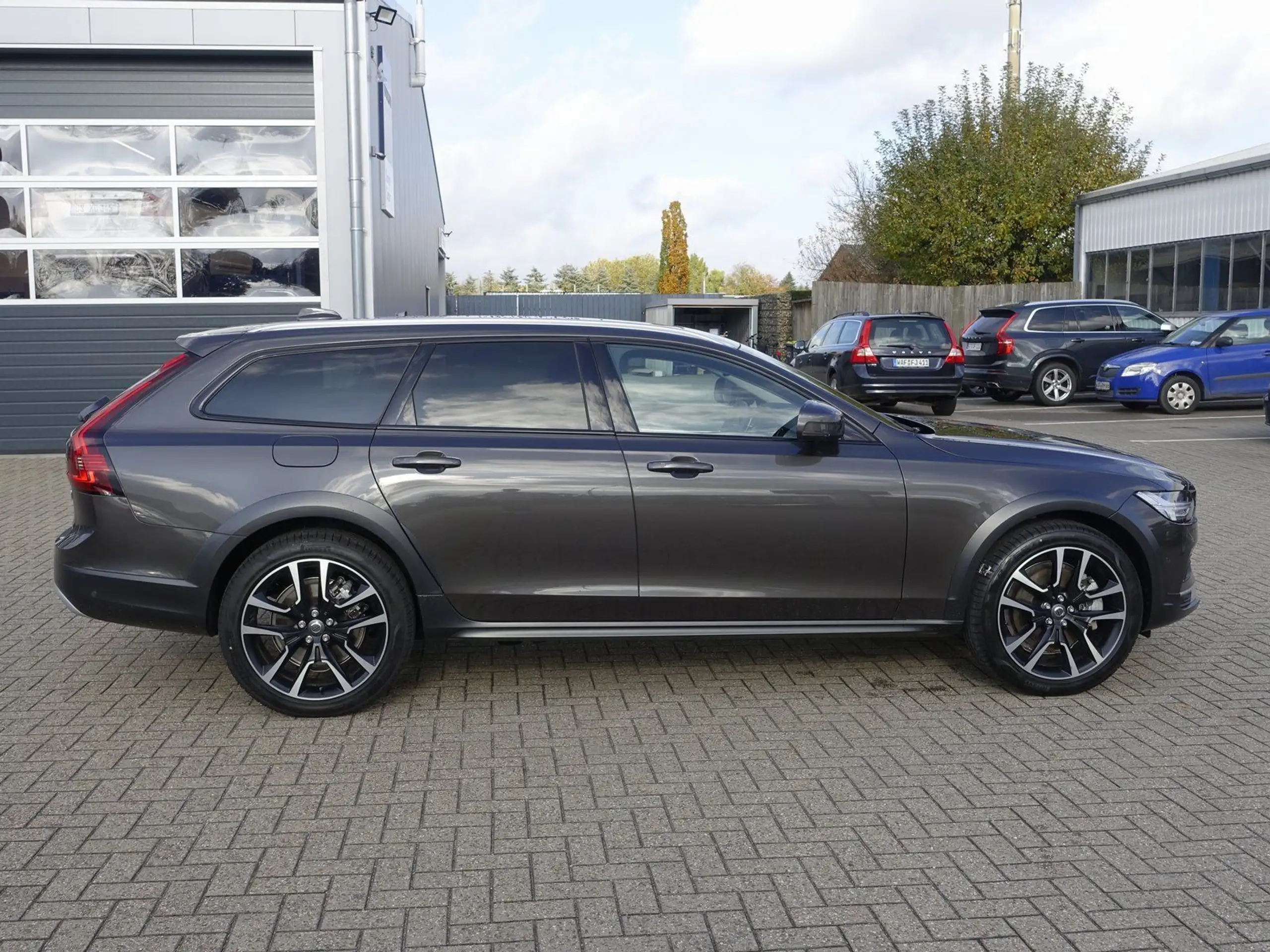 Volvo - V90 Cross Country