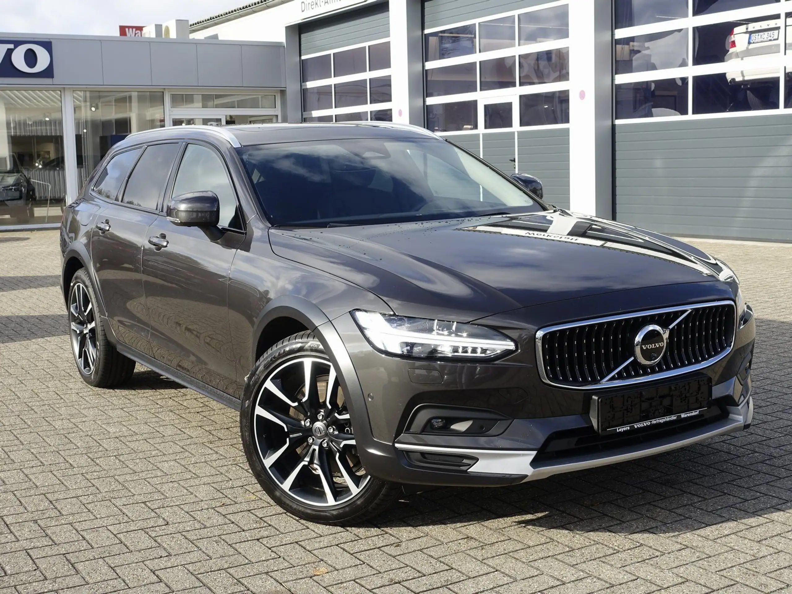 Volvo - V90 Cross Country