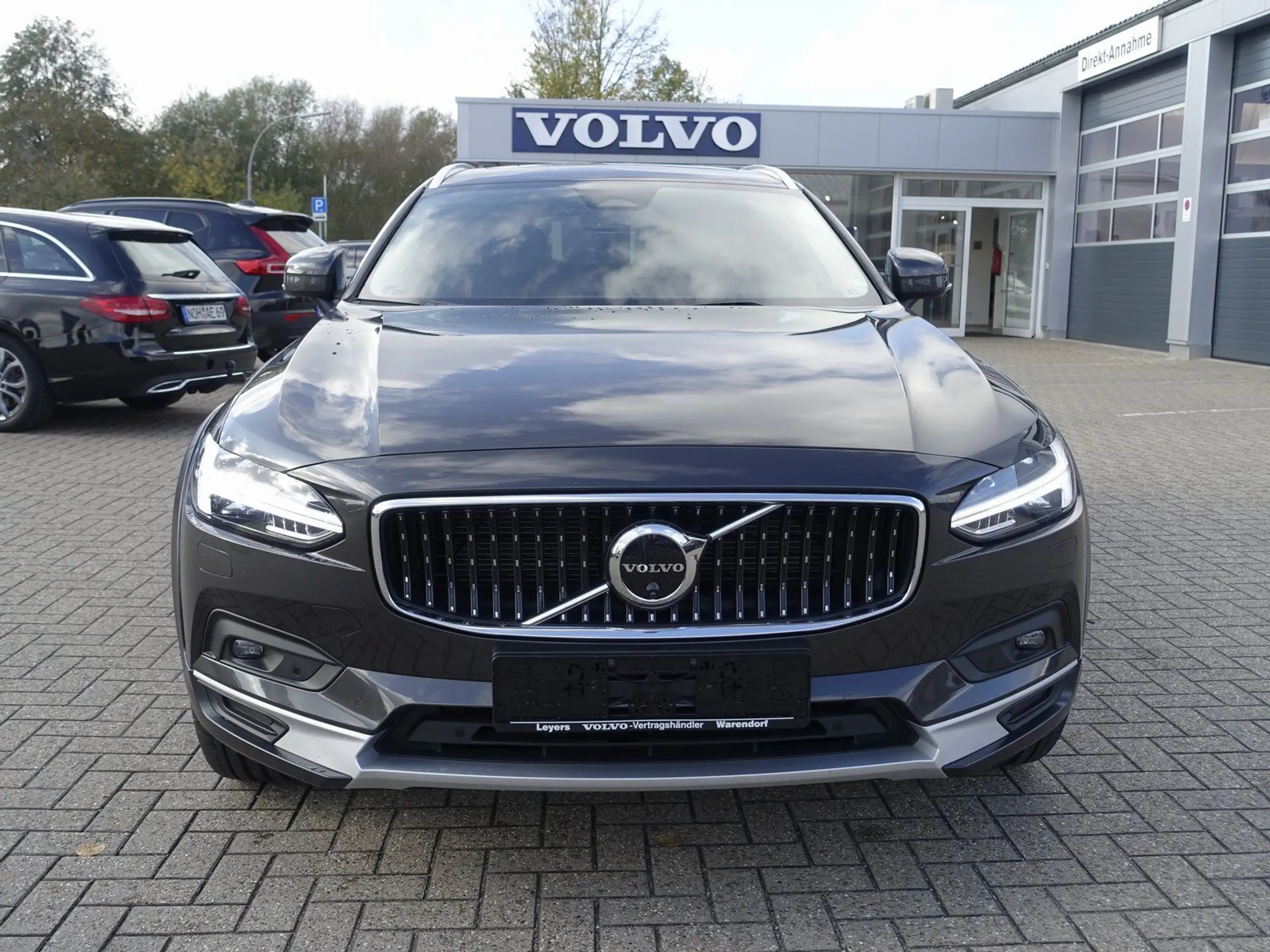 Volvo - V90 Cross Country