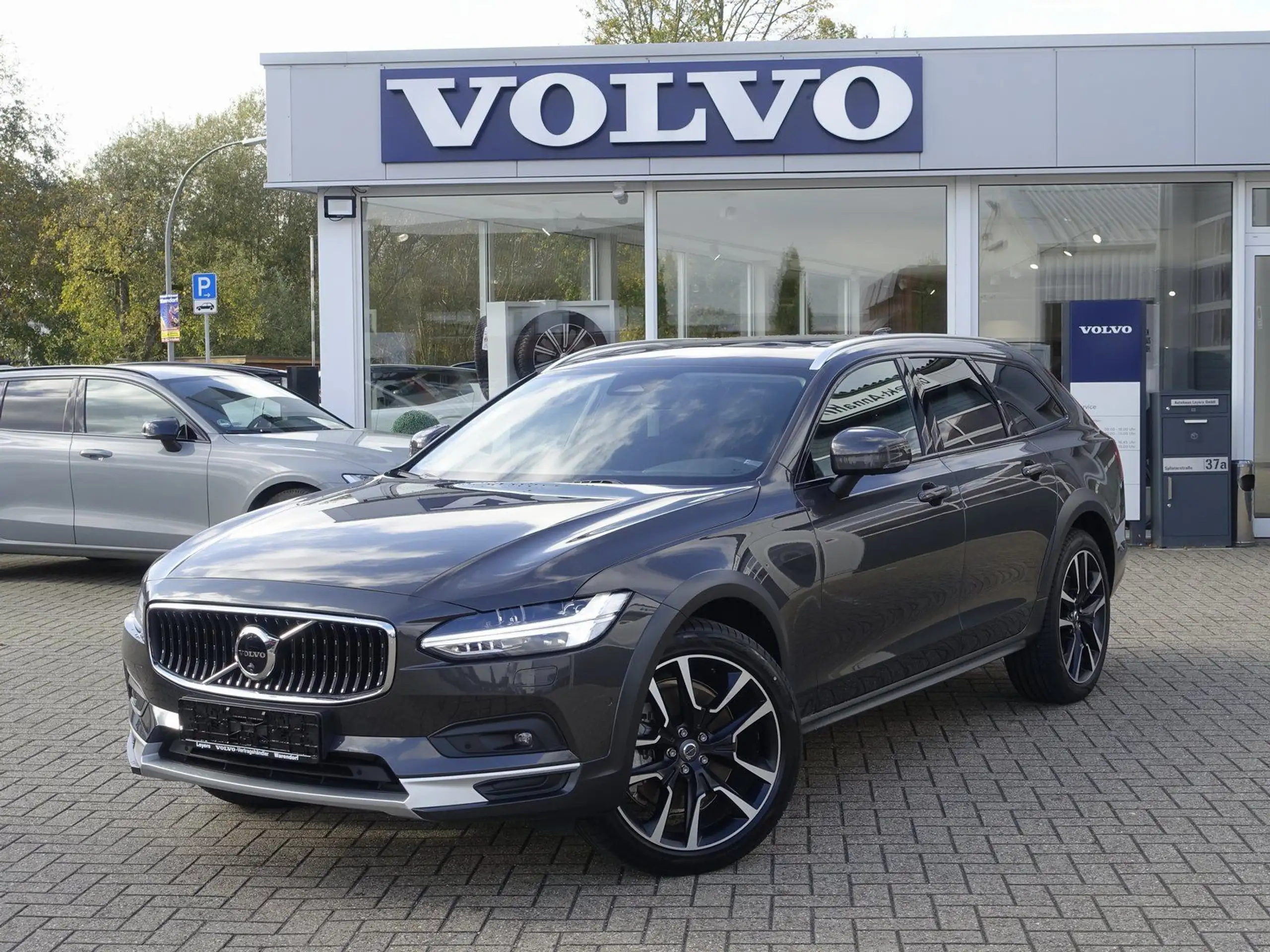 Volvo - V90 Cross Country