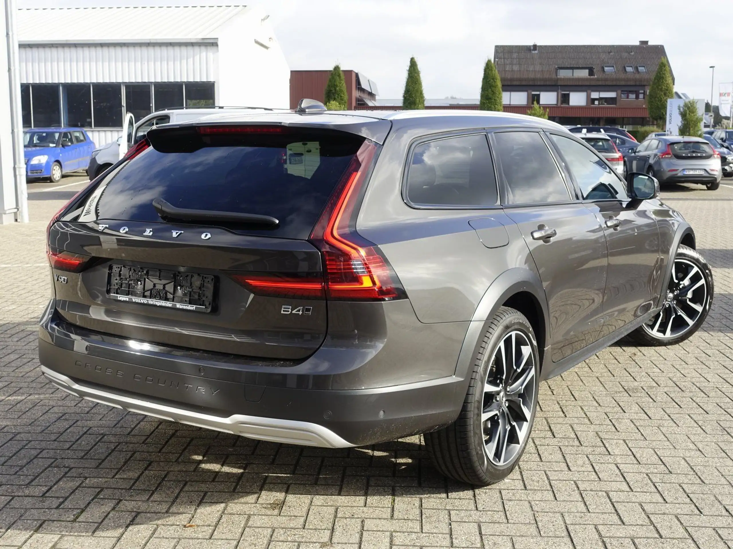 Volvo - V90 Cross Country