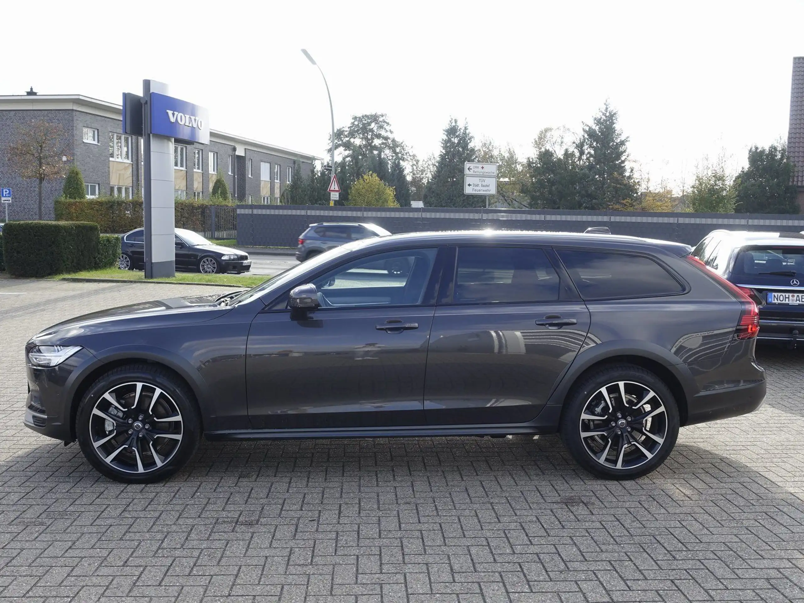 Volvo - V90 Cross Country