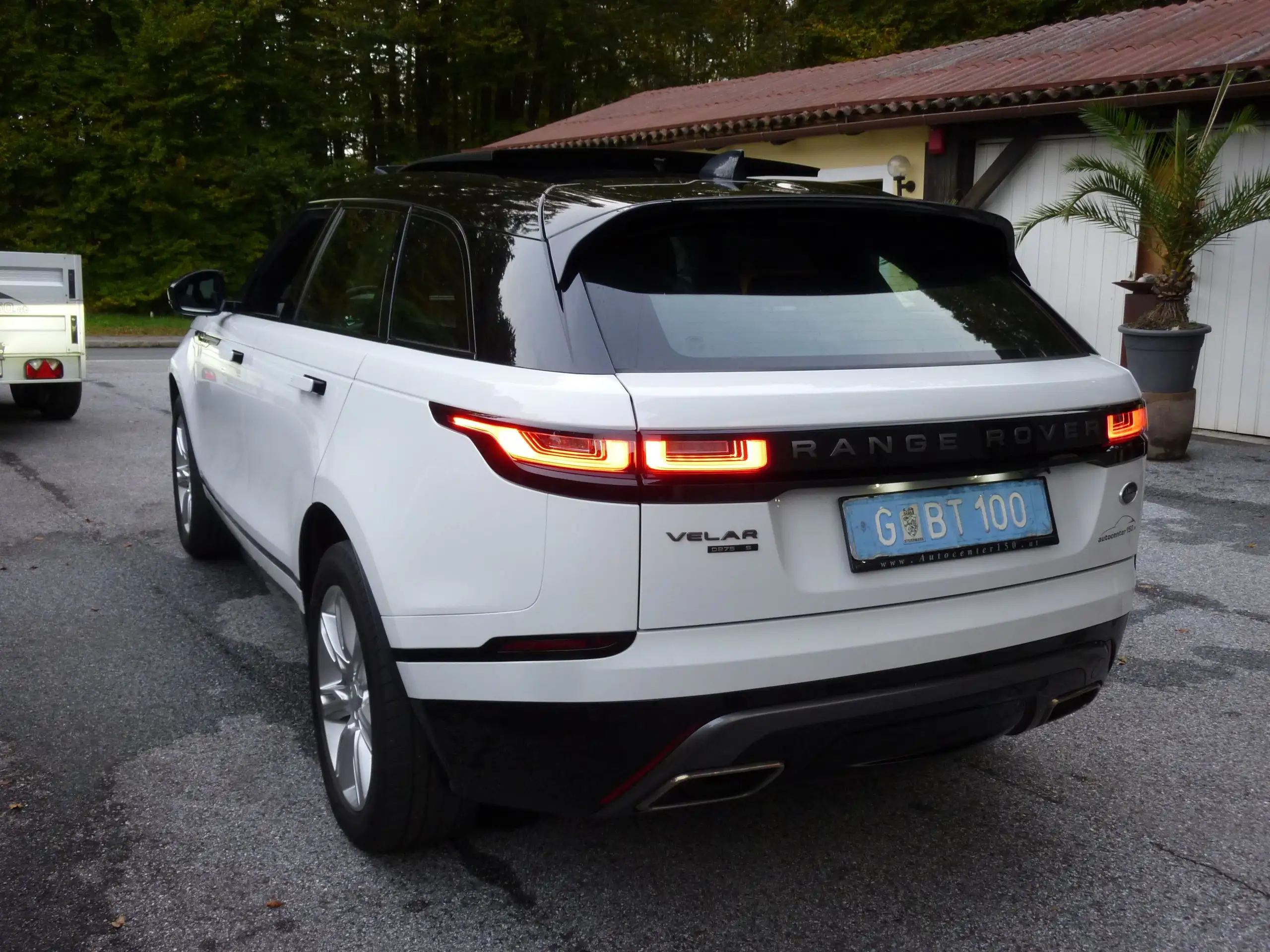 Land Rover - Range Rover Velar