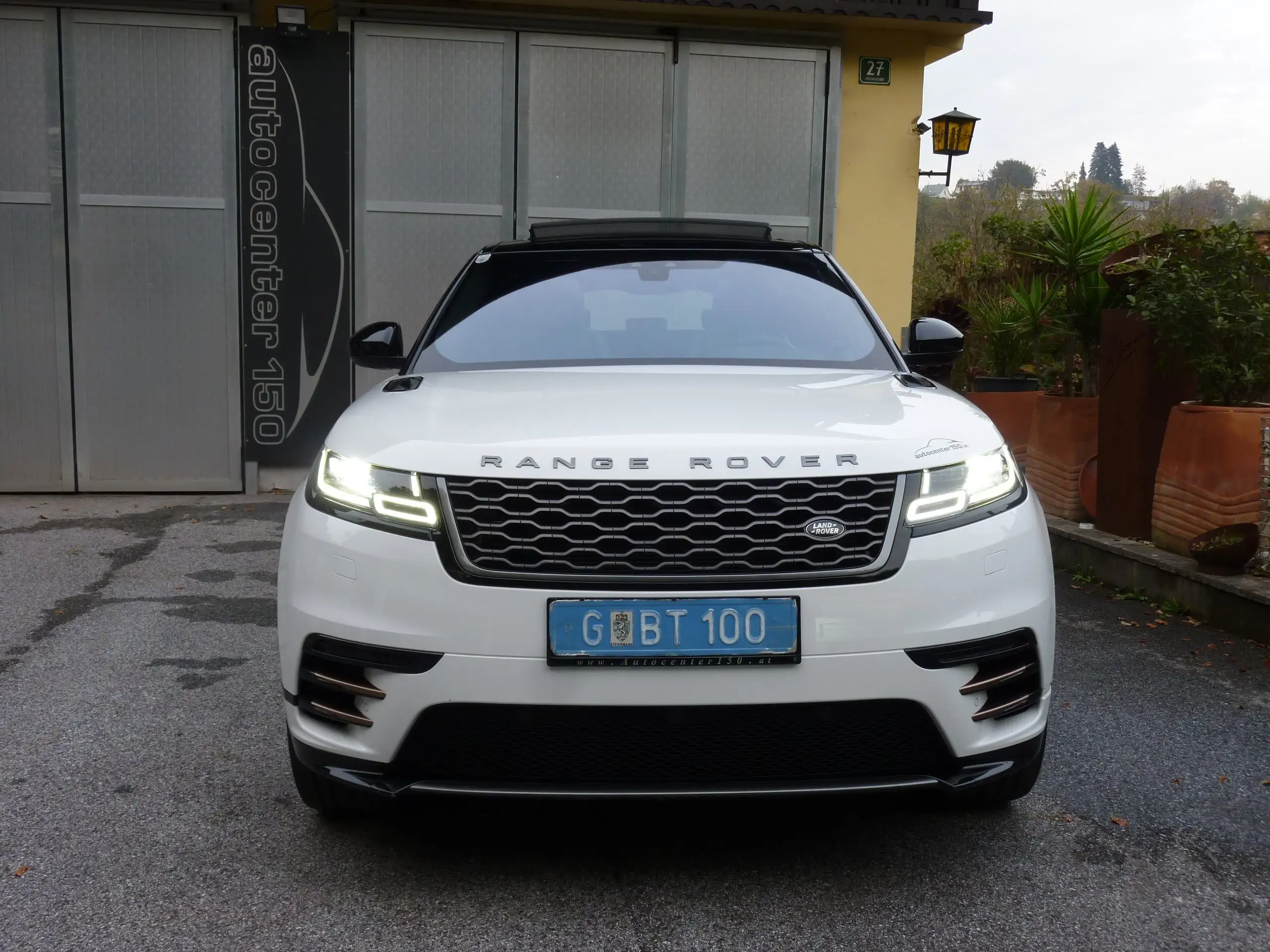 Land Rover - Range Rover Velar