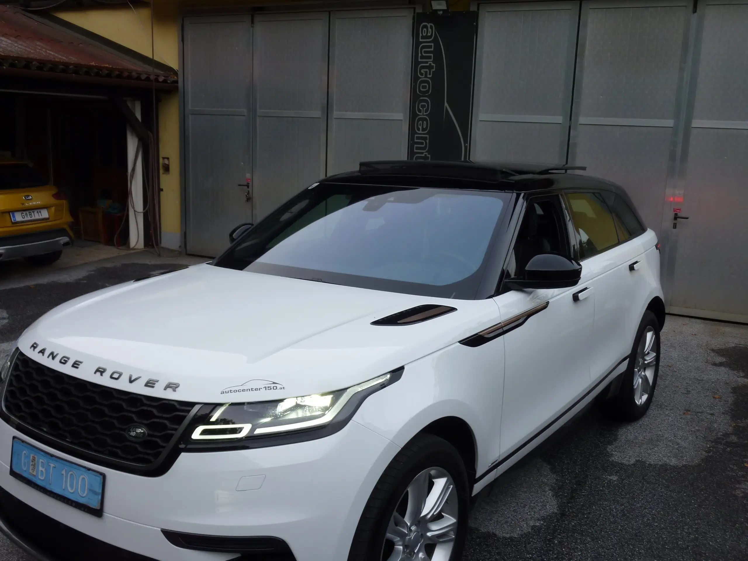 Land Rover - Range Rover Velar