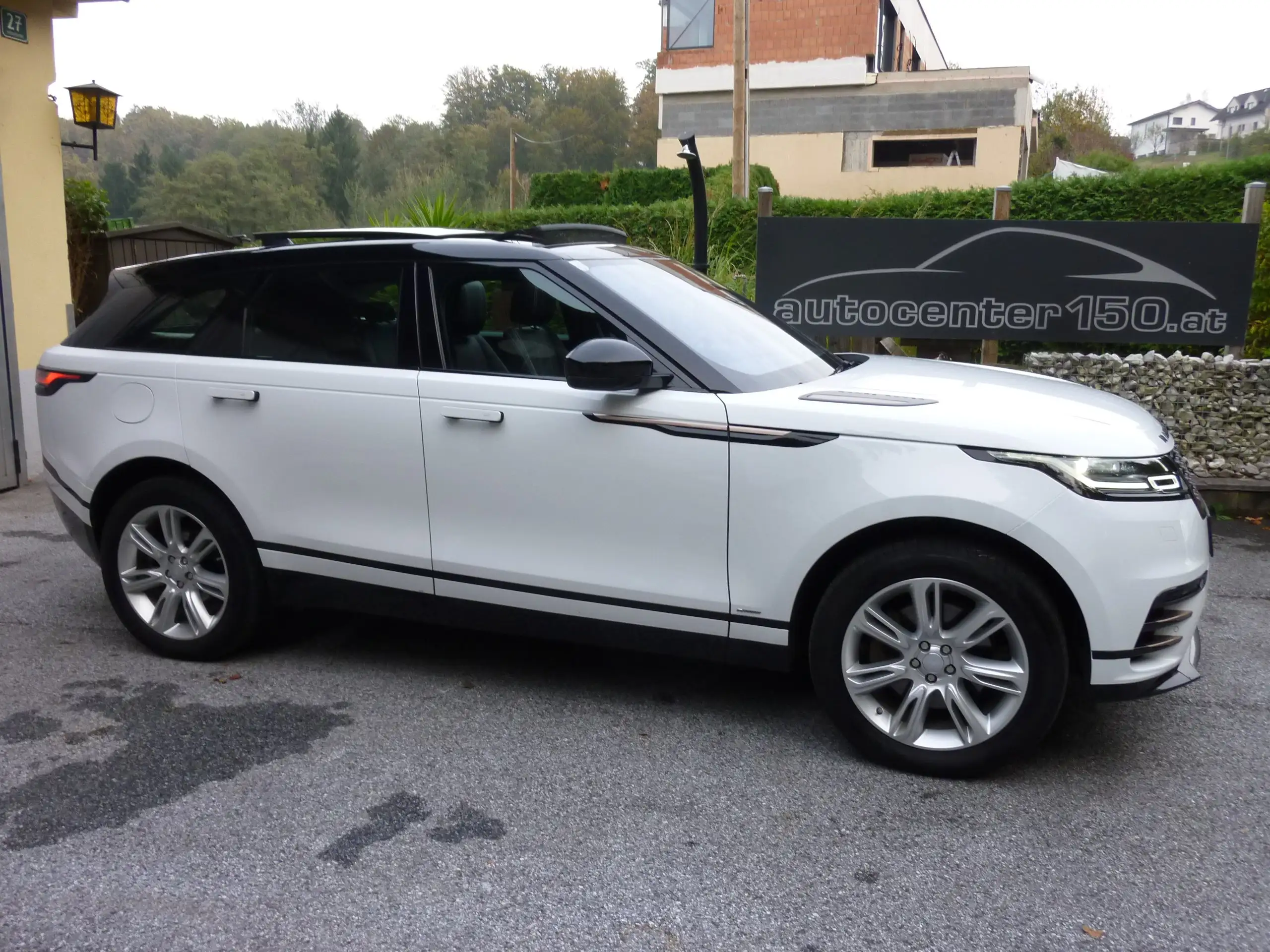 Land Rover - Range Rover Velar