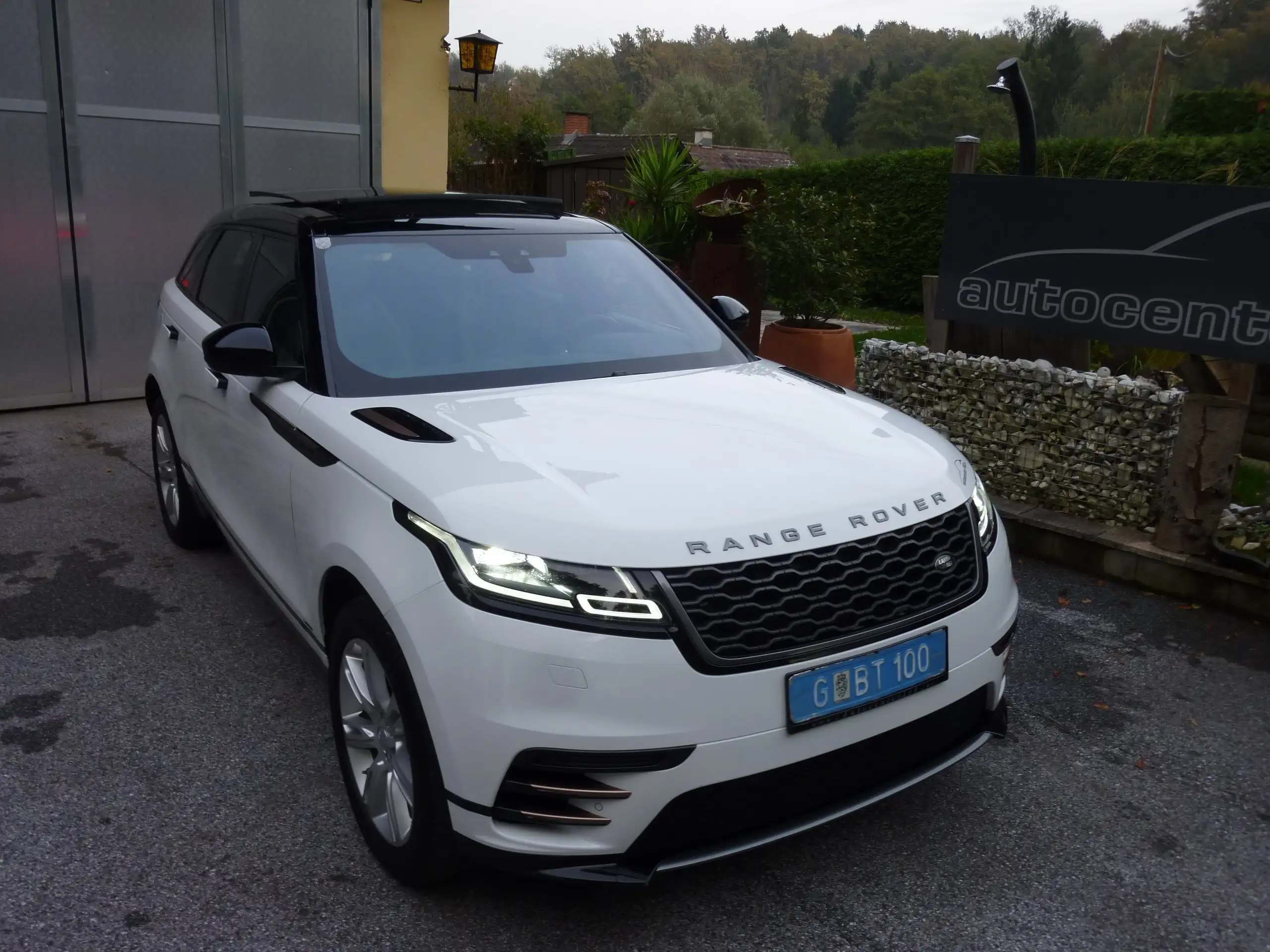 Land Rover - Range Rover Velar