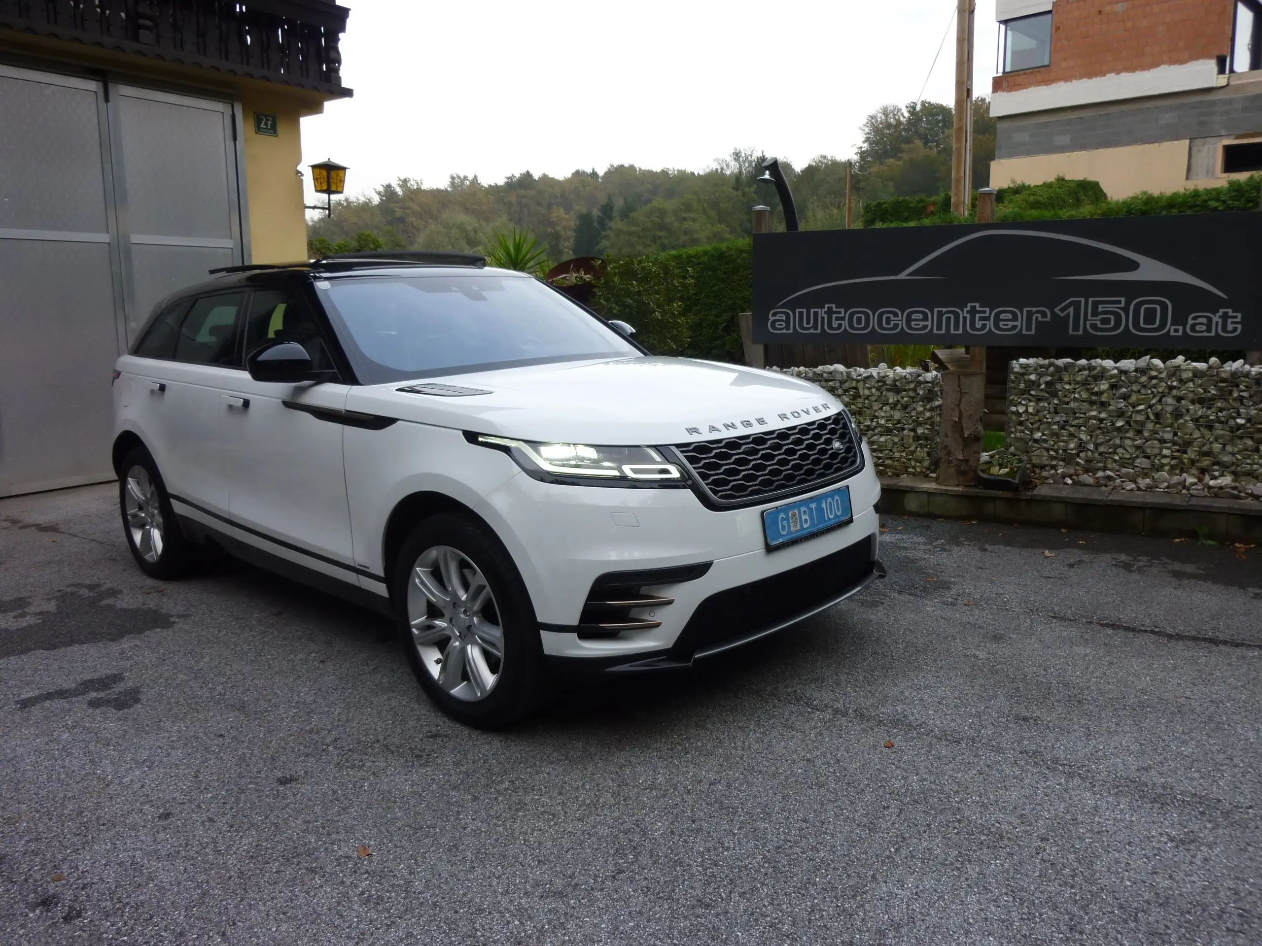 Land Rover - Range Rover Velar