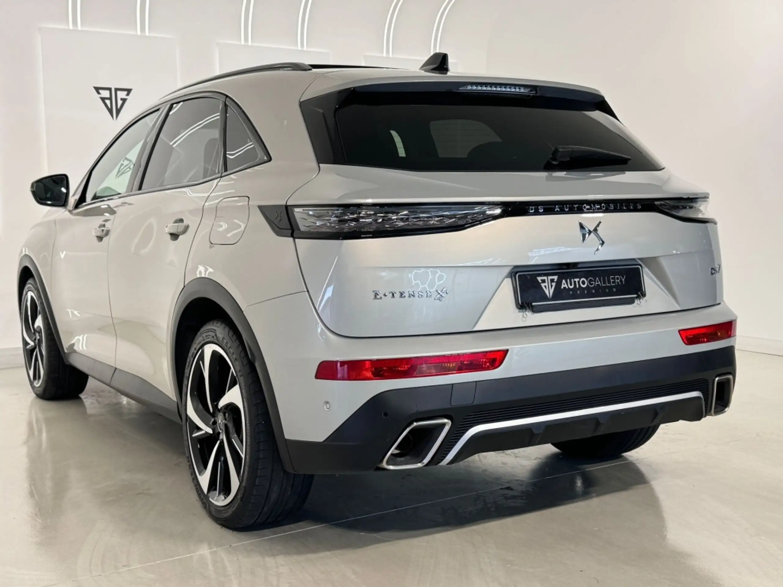 DS Automobiles - DS 7 Crossback