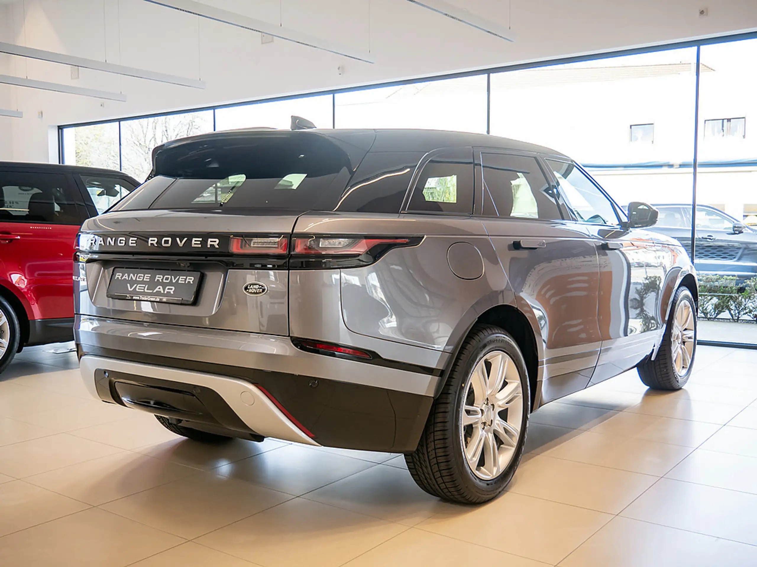 Land Rover - Range Rover Velar