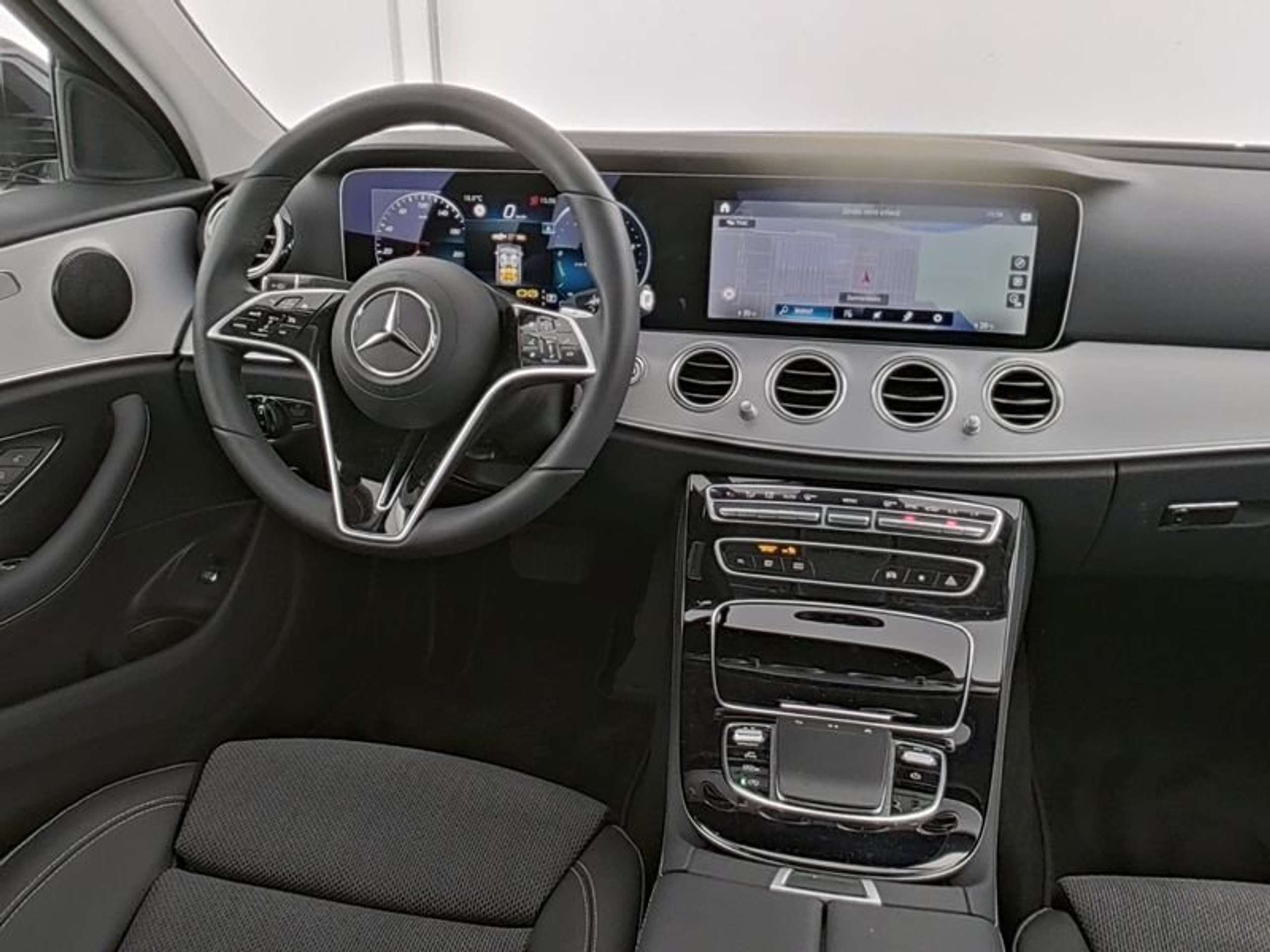 Mercedes-Benz - E 200