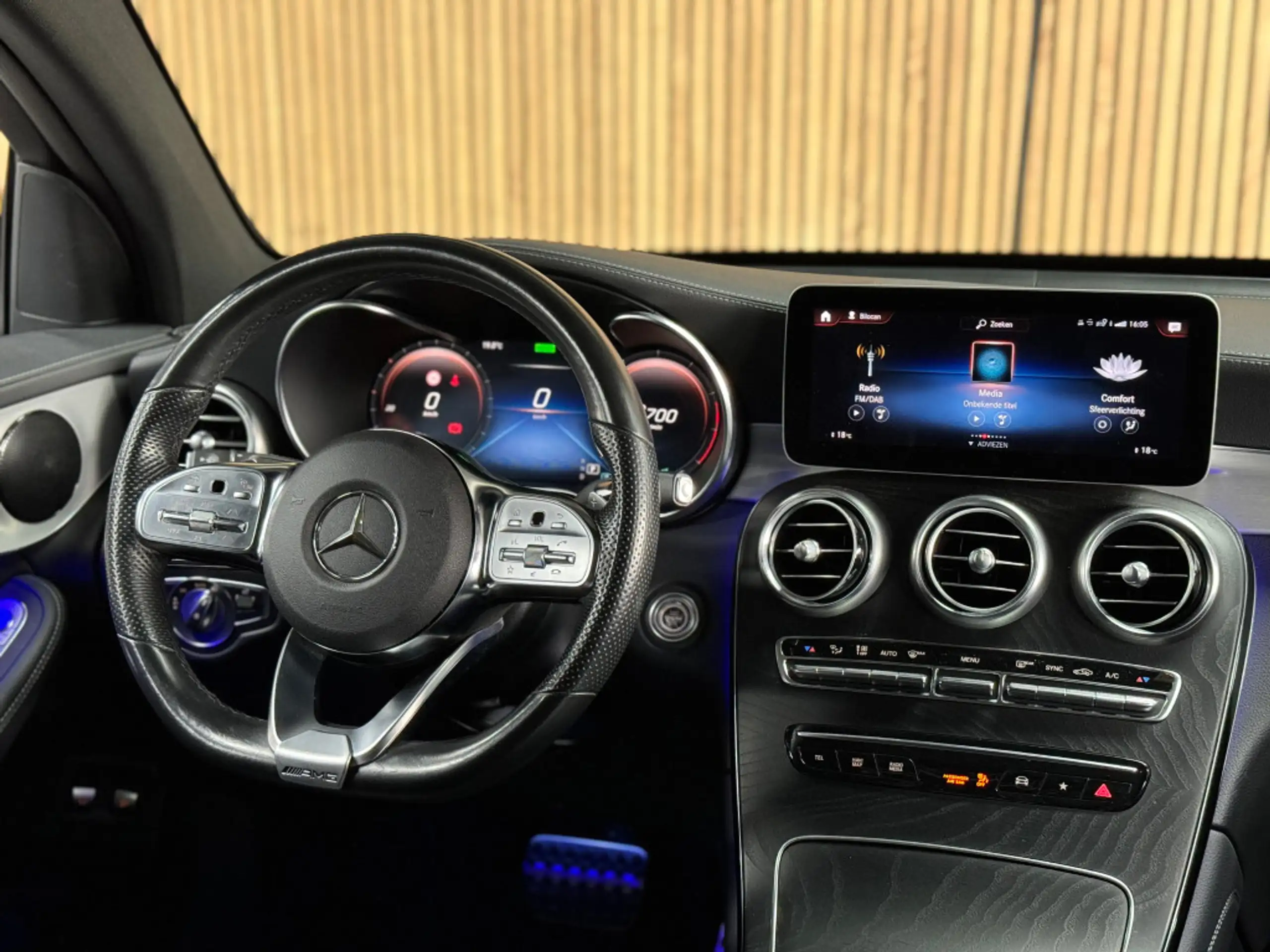 Mercedes-Benz - GLC 200