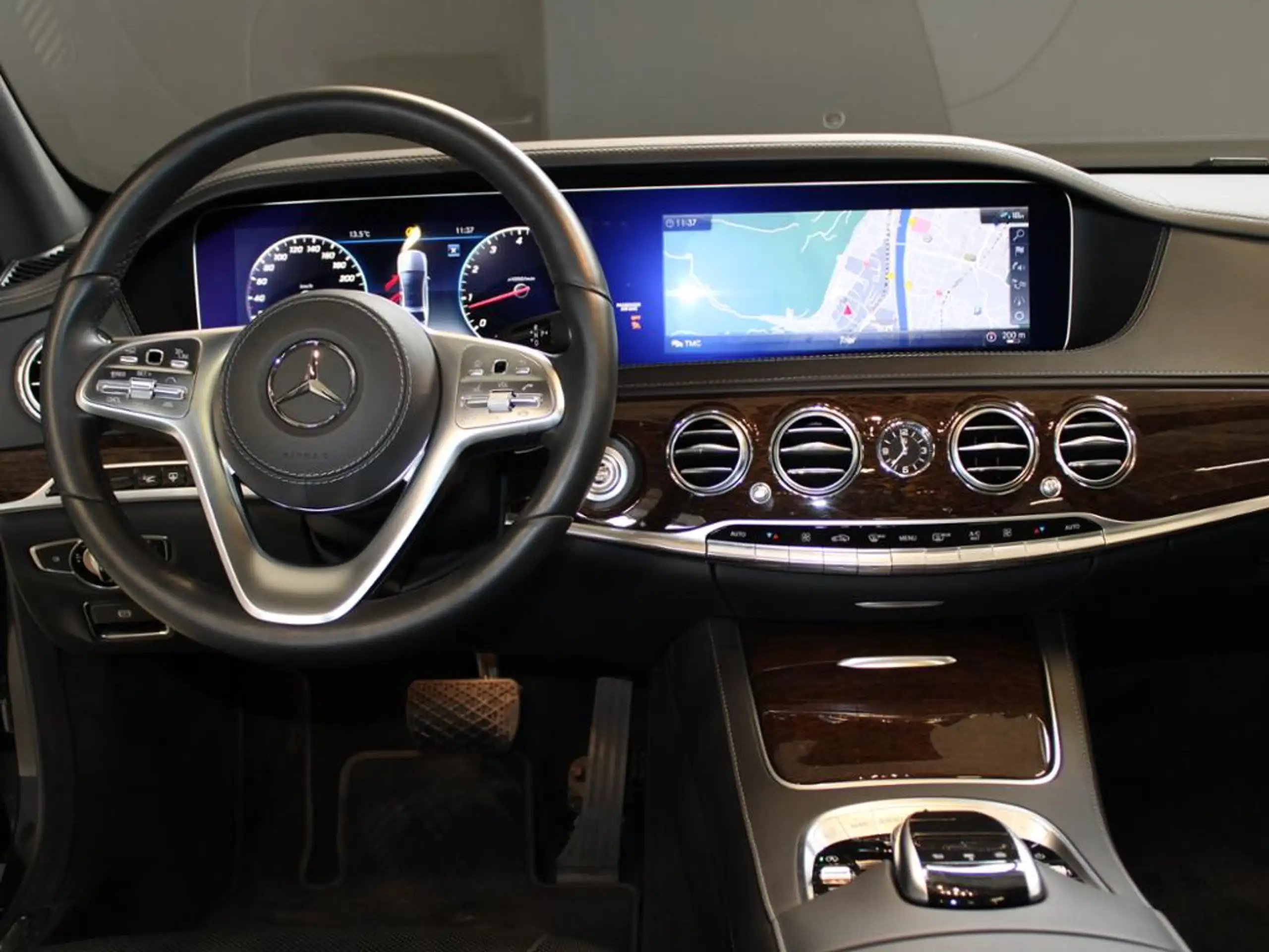 Mercedes-Benz - S 560