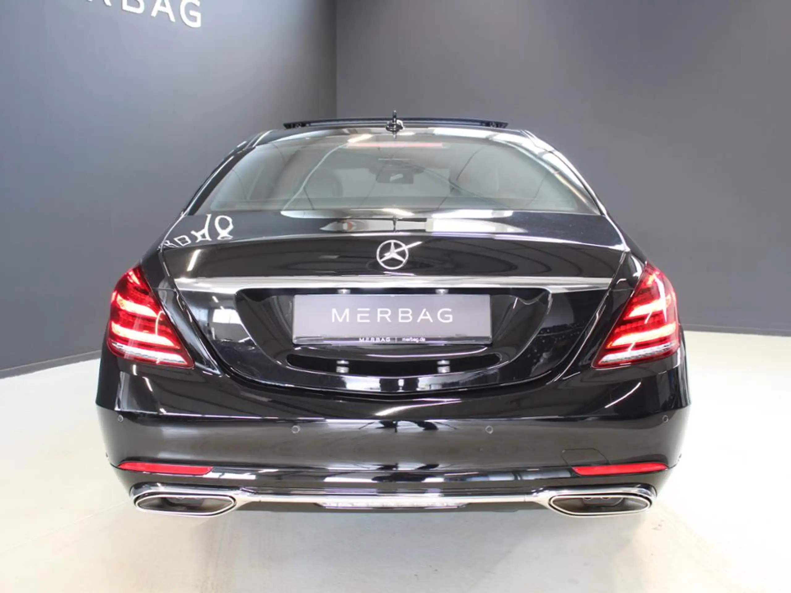 Mercedes-Benz - S 560