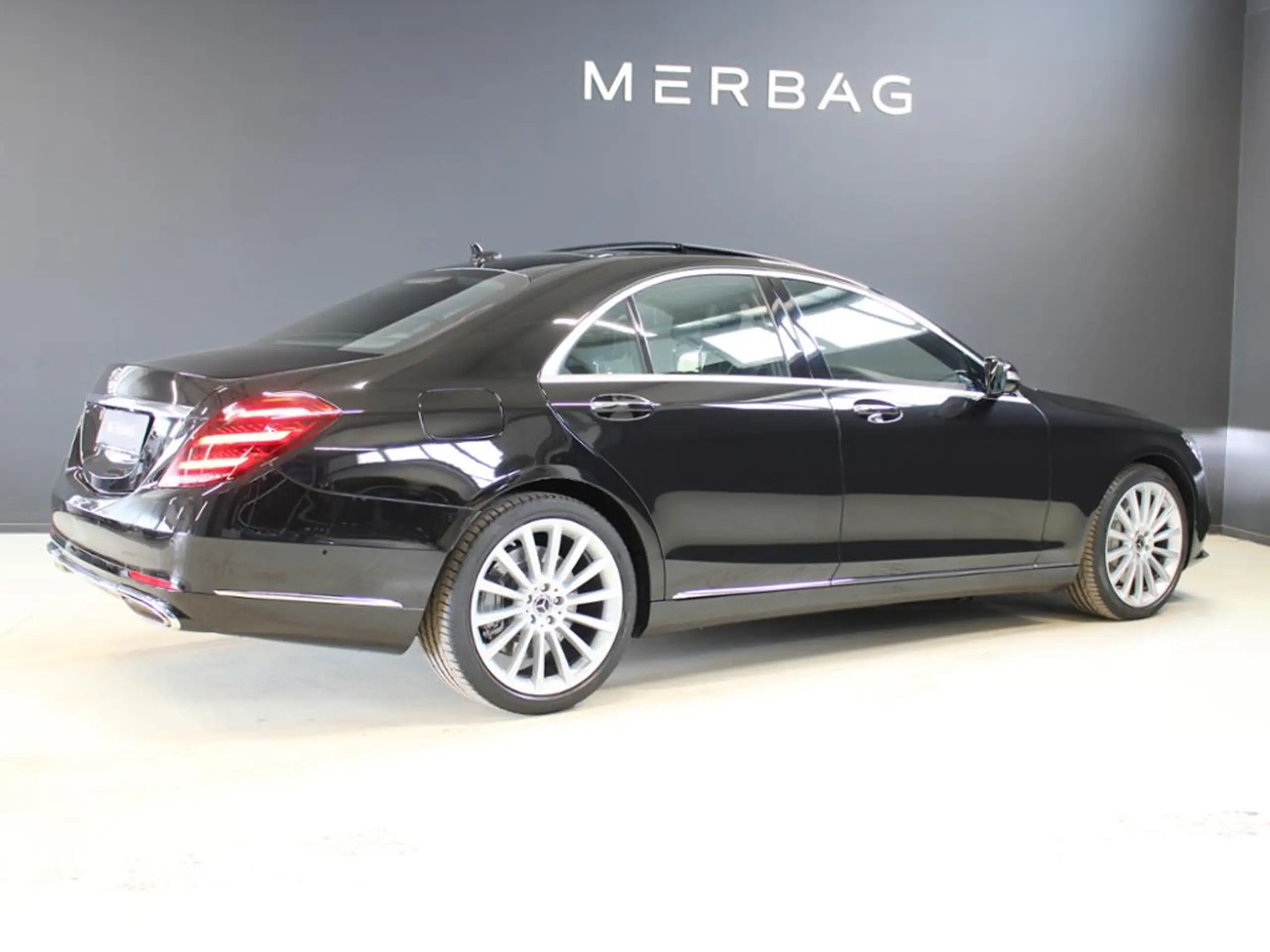 Mercedes-Benz - S 560