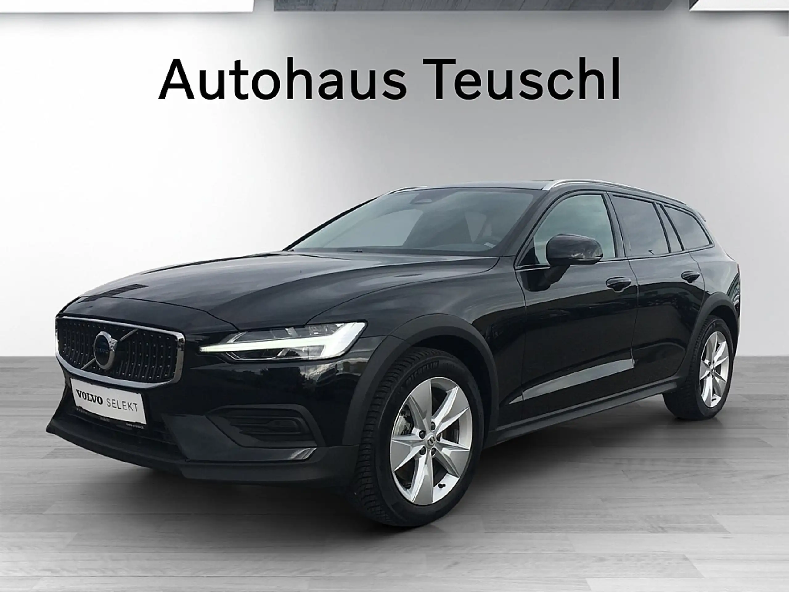 Volvo V60 Cross Country 2023