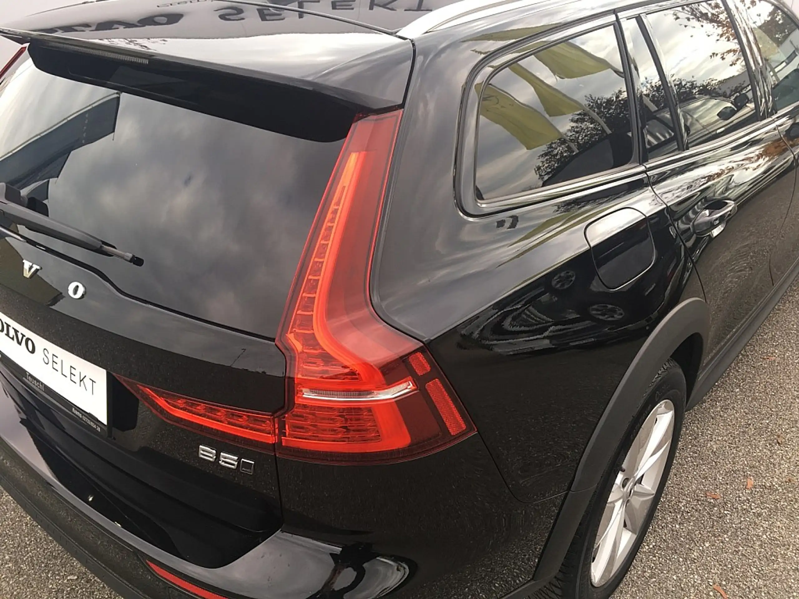 Volvo - V60 Cross Country