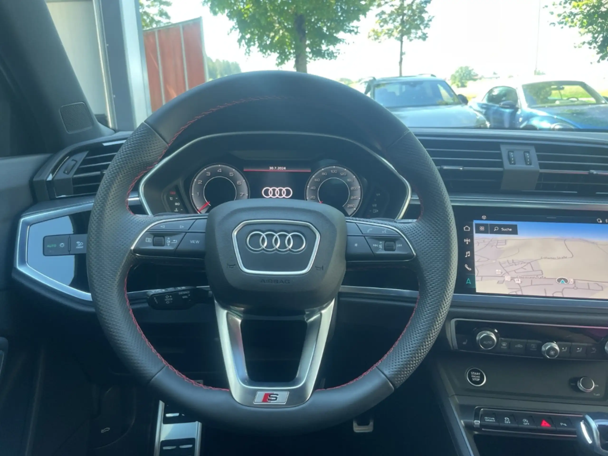 Audi - Q3