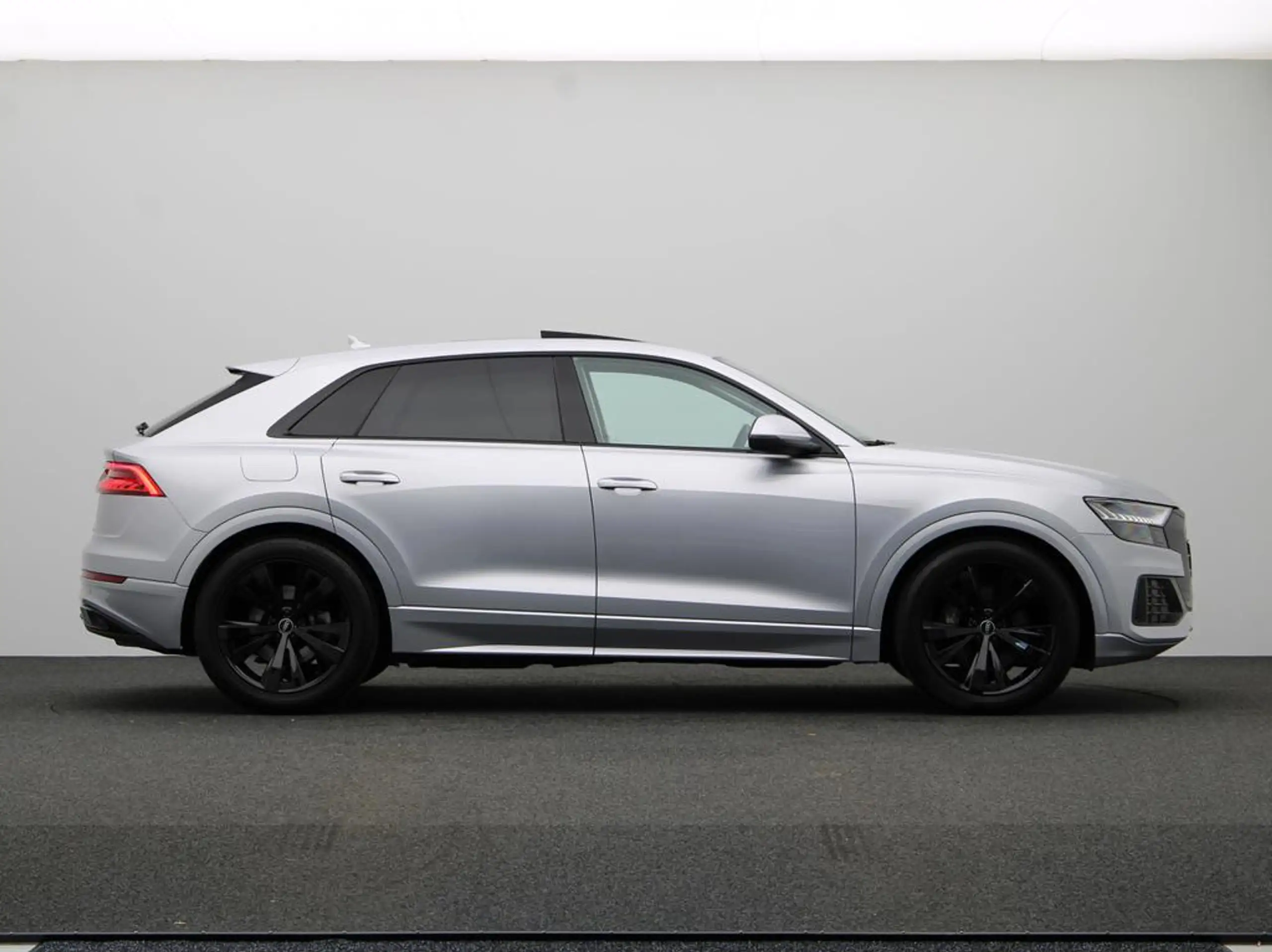 Audi - Q8