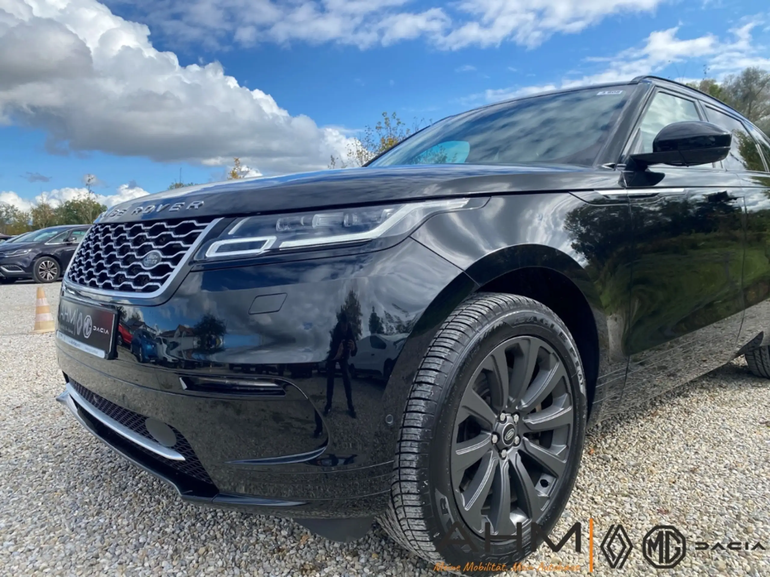 Land Rover - Range Rover Velar