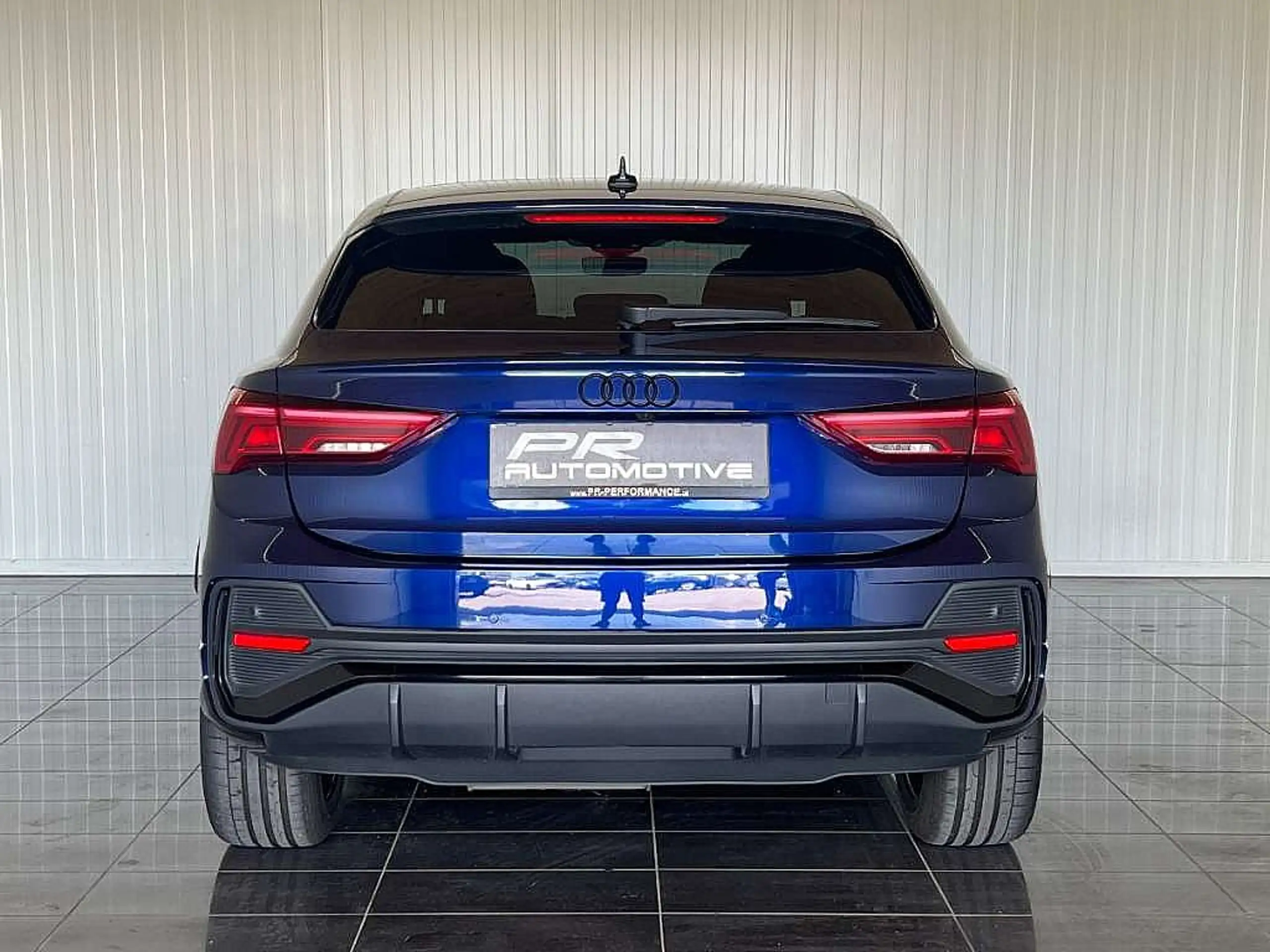 Audi - Q3