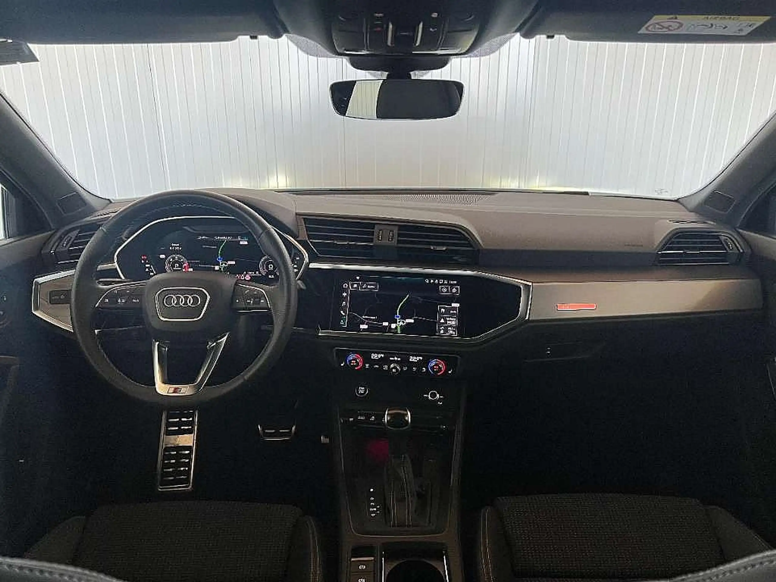 Audi - Q3