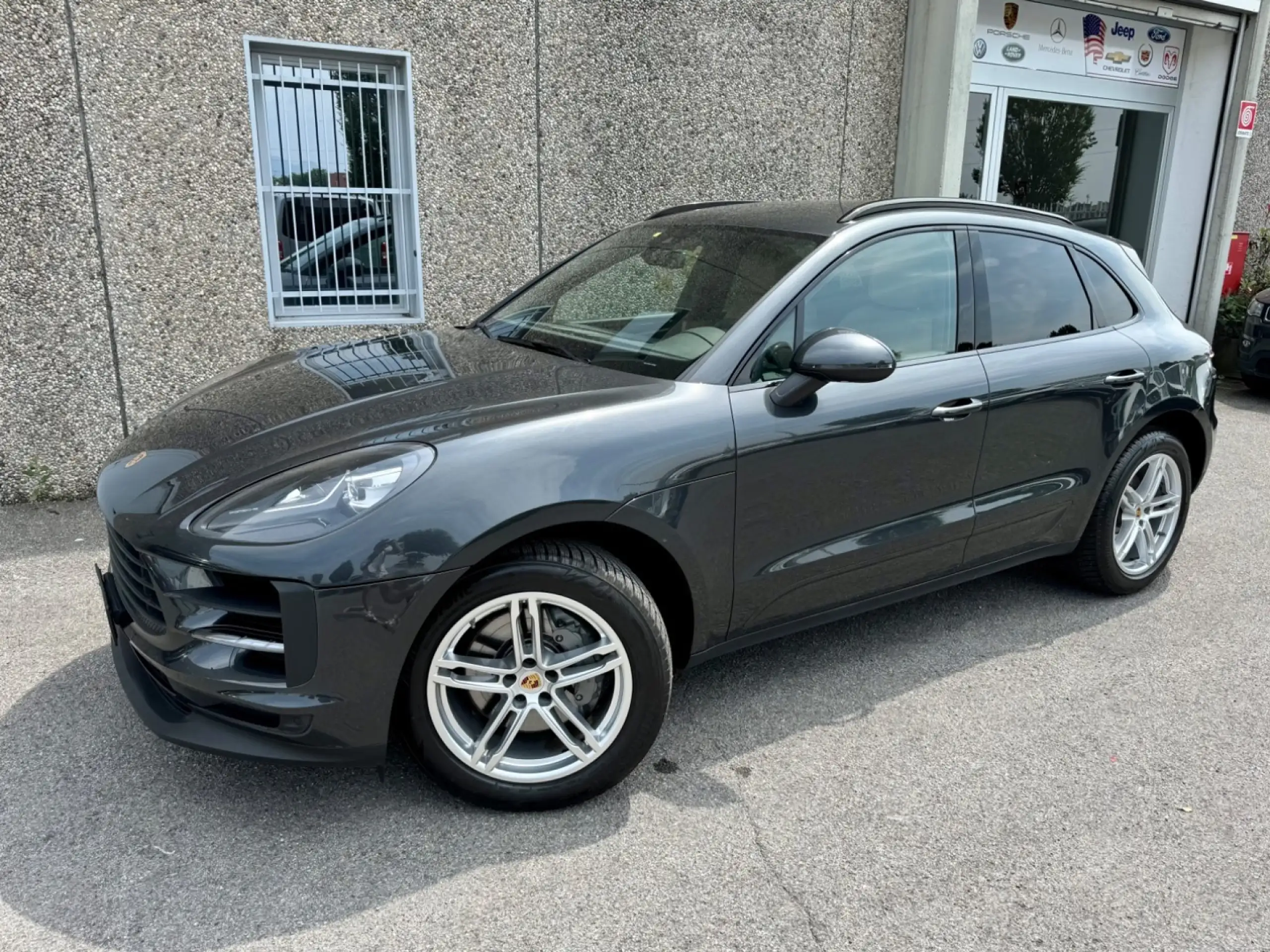 Porsche - Macan