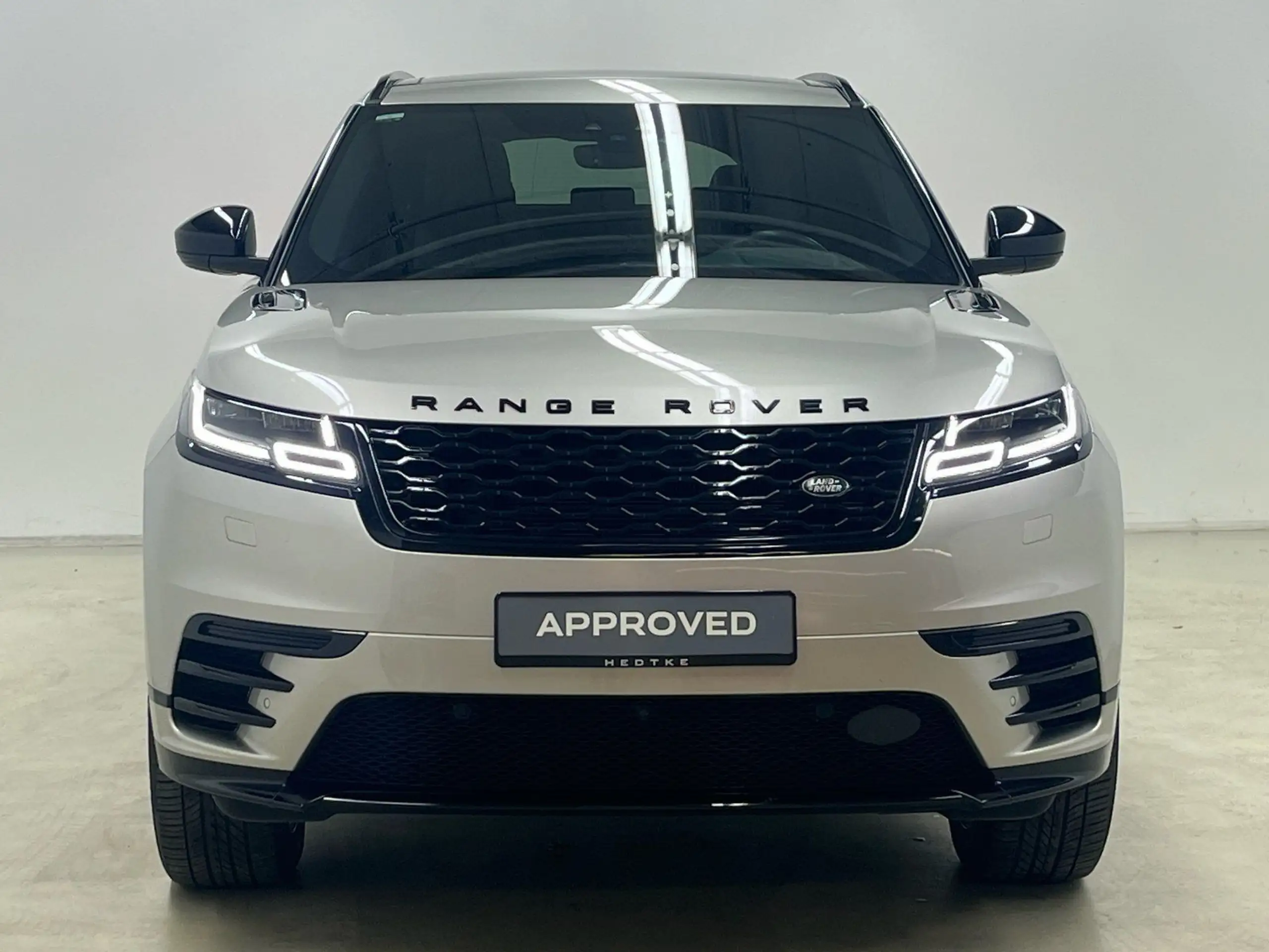 Land Rover - Range Rover Velar