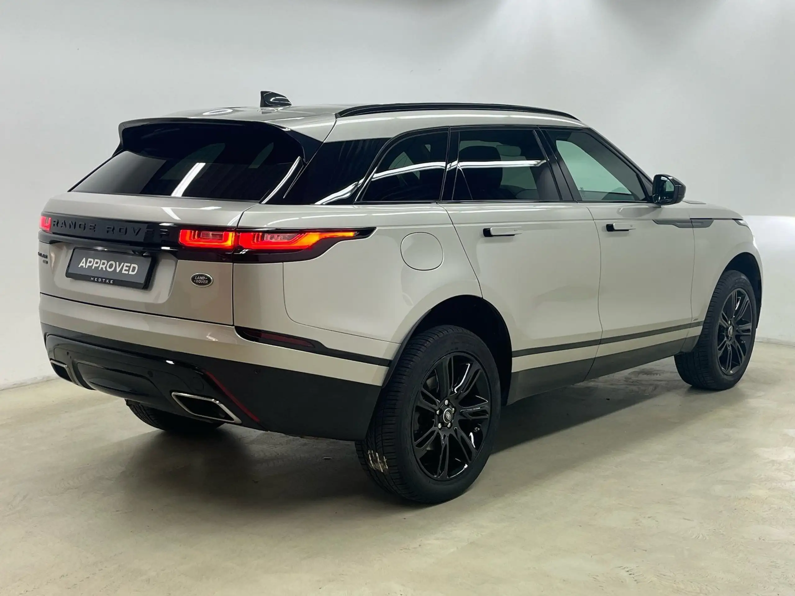 Land Rover - Range Rover Velar