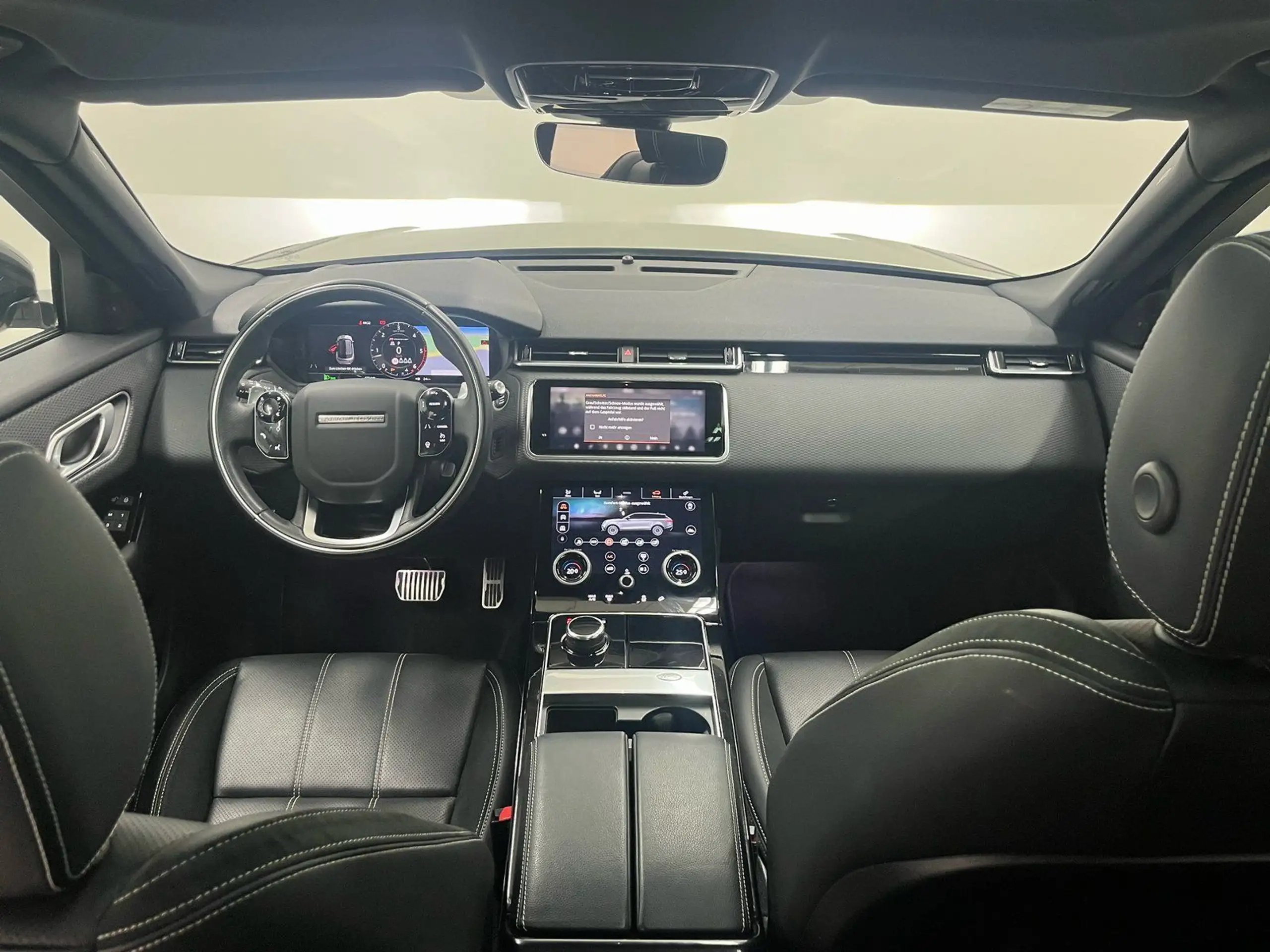 Land Rover - Range Rover Velar