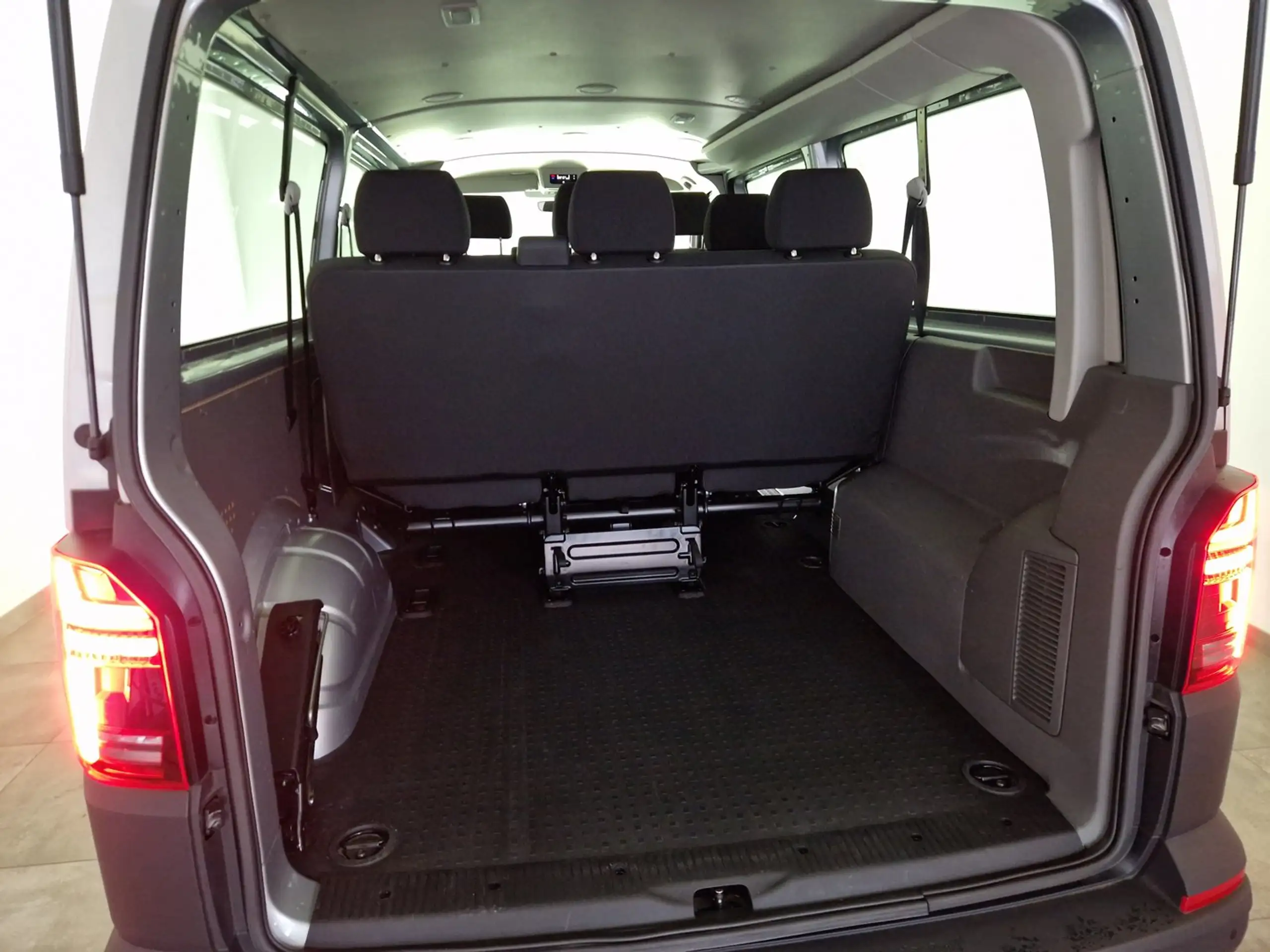 Volkswagen - T6.1 Transporter