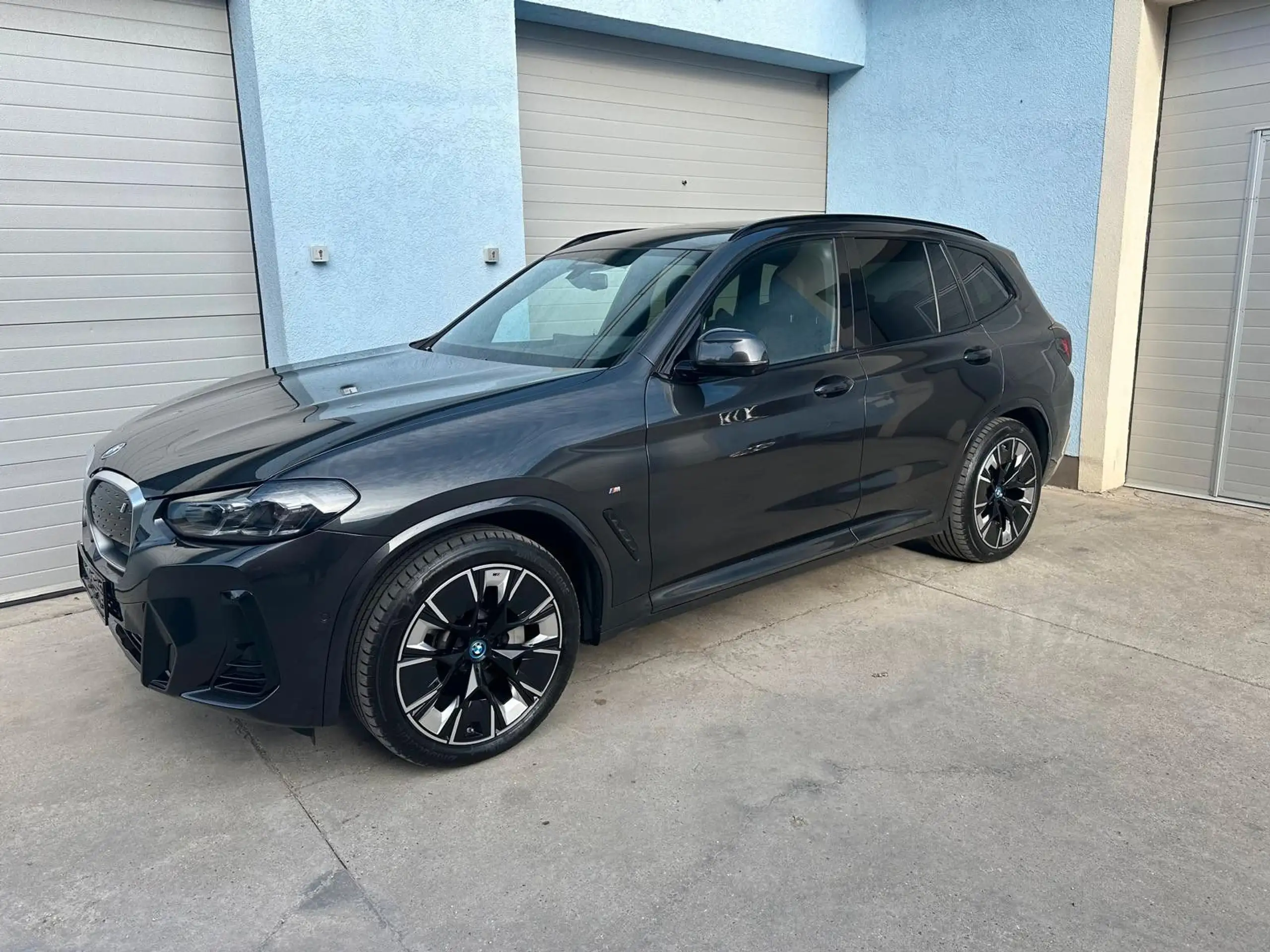 BMW - iX3