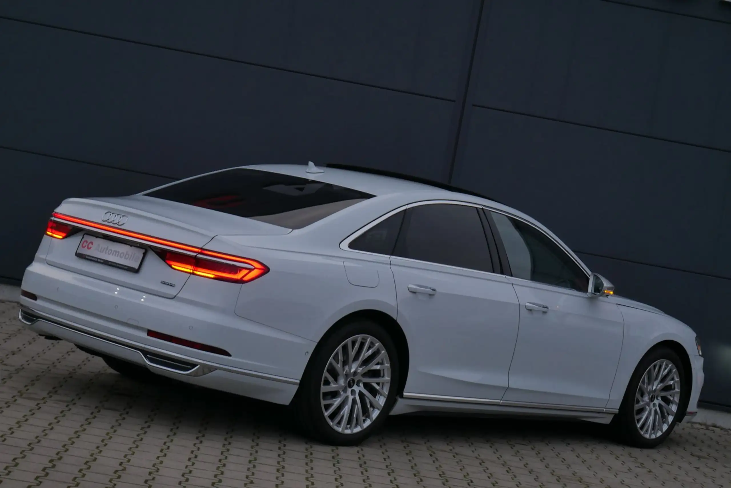 Audi - A8