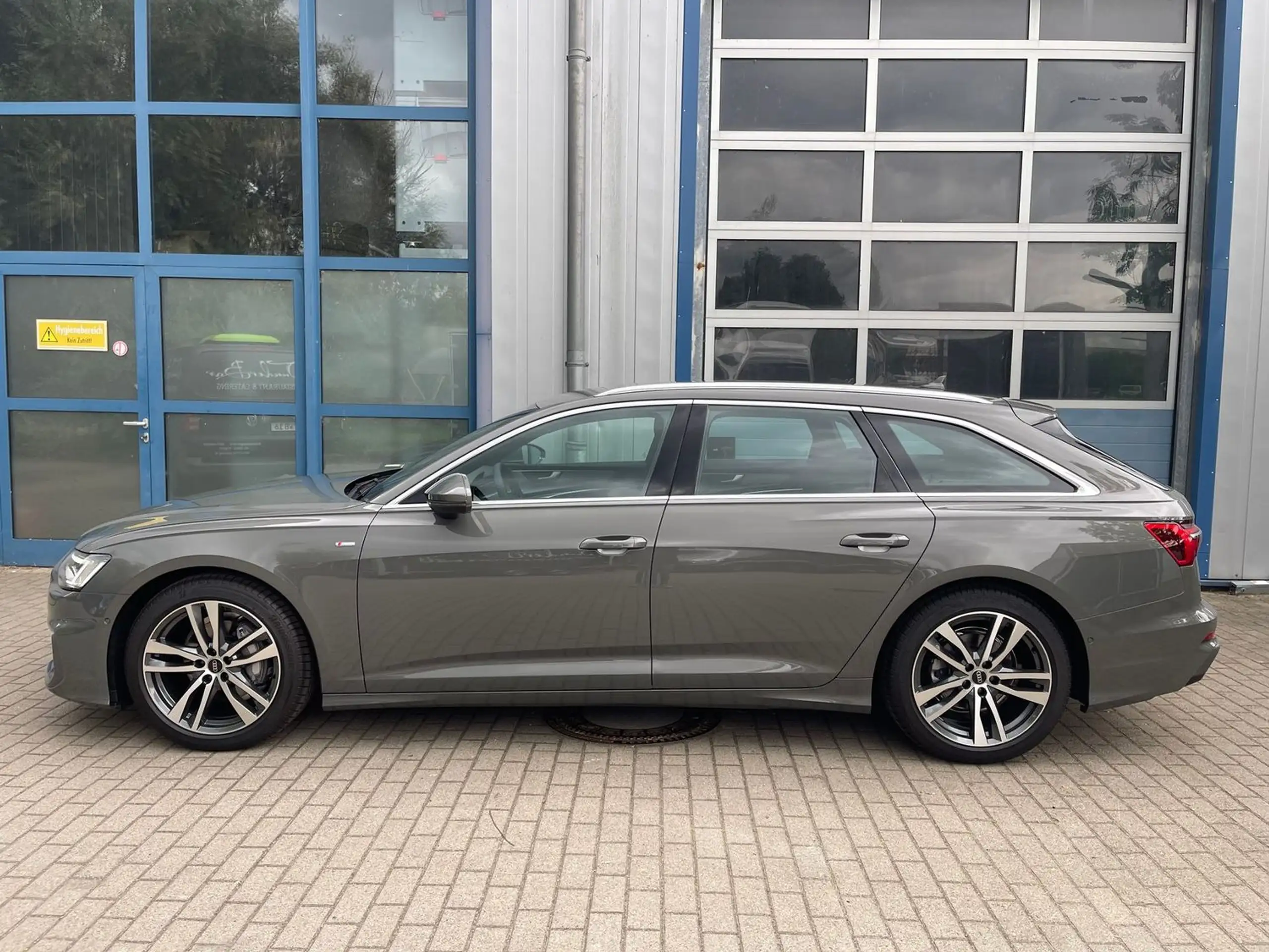 Audi - A6