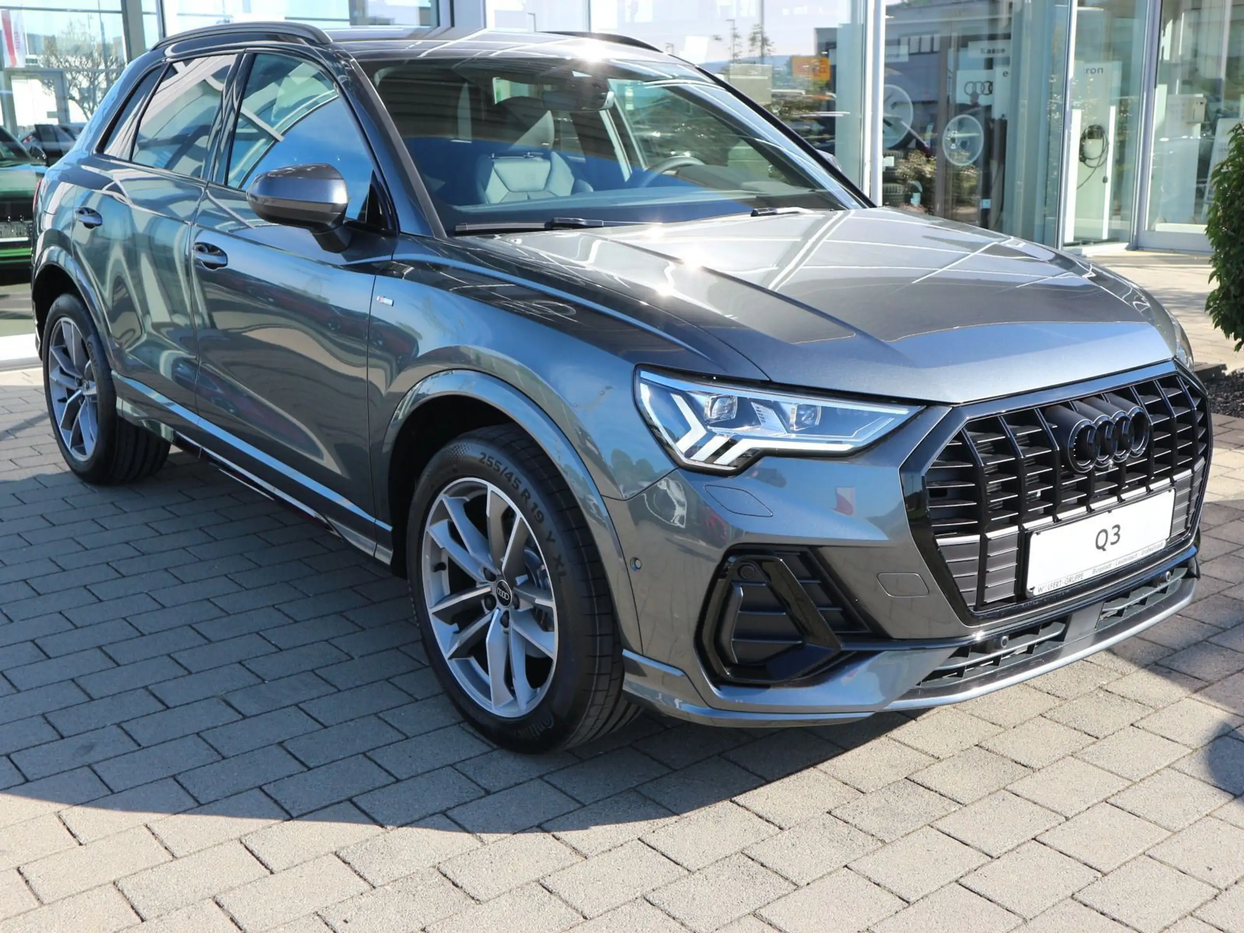 Audi - Q3