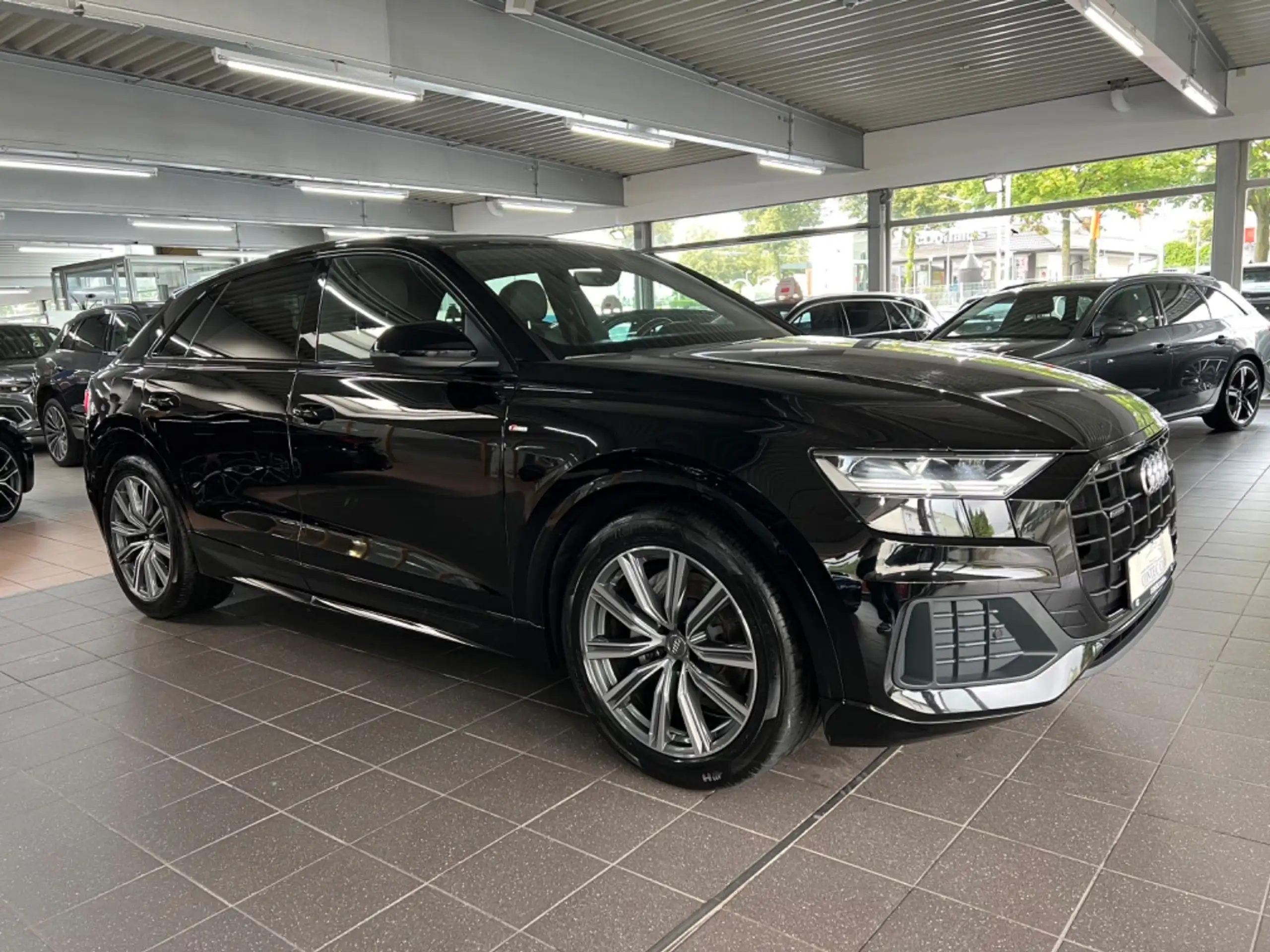 Audi - Q8