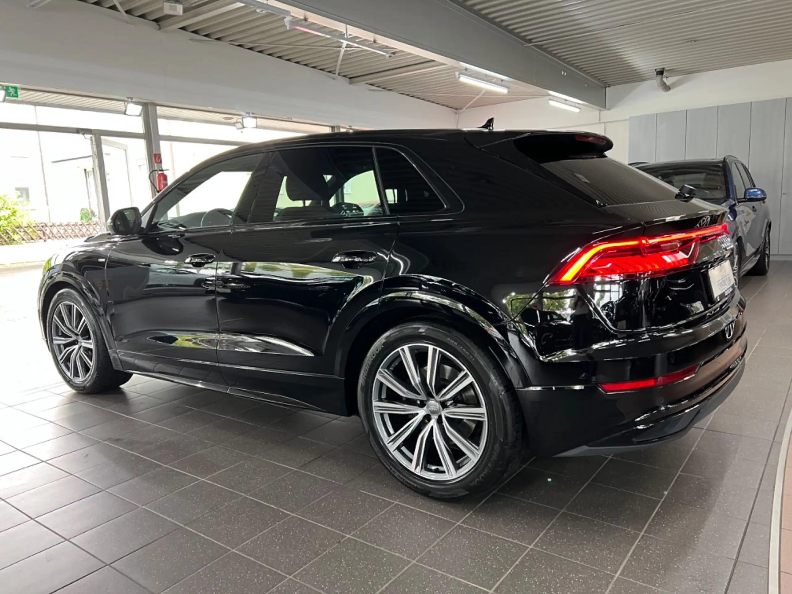 Audi - Q8