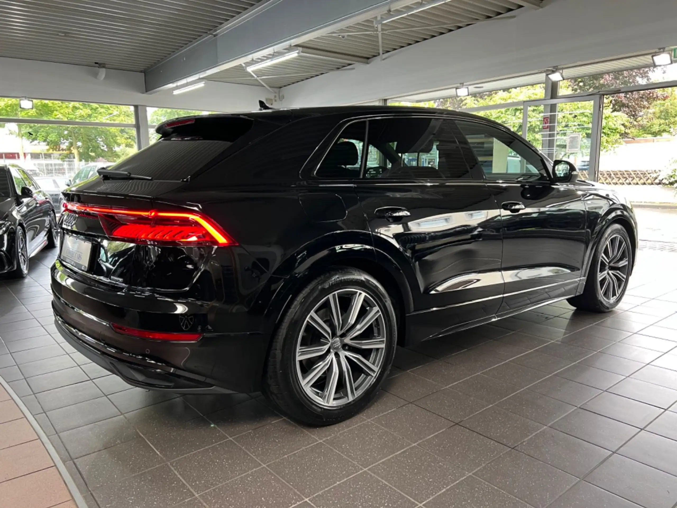 Audi - Q8