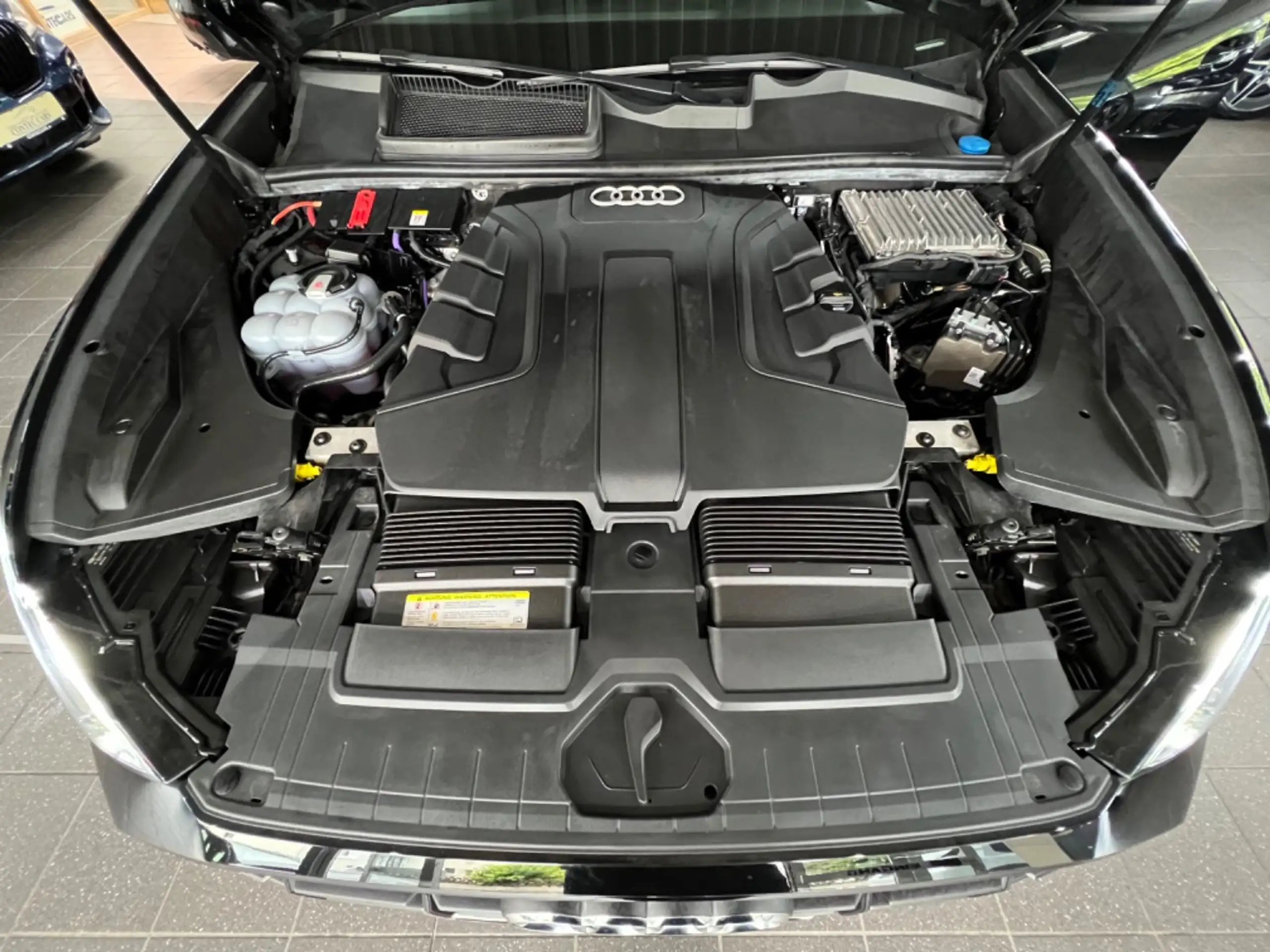 Audi - Q8