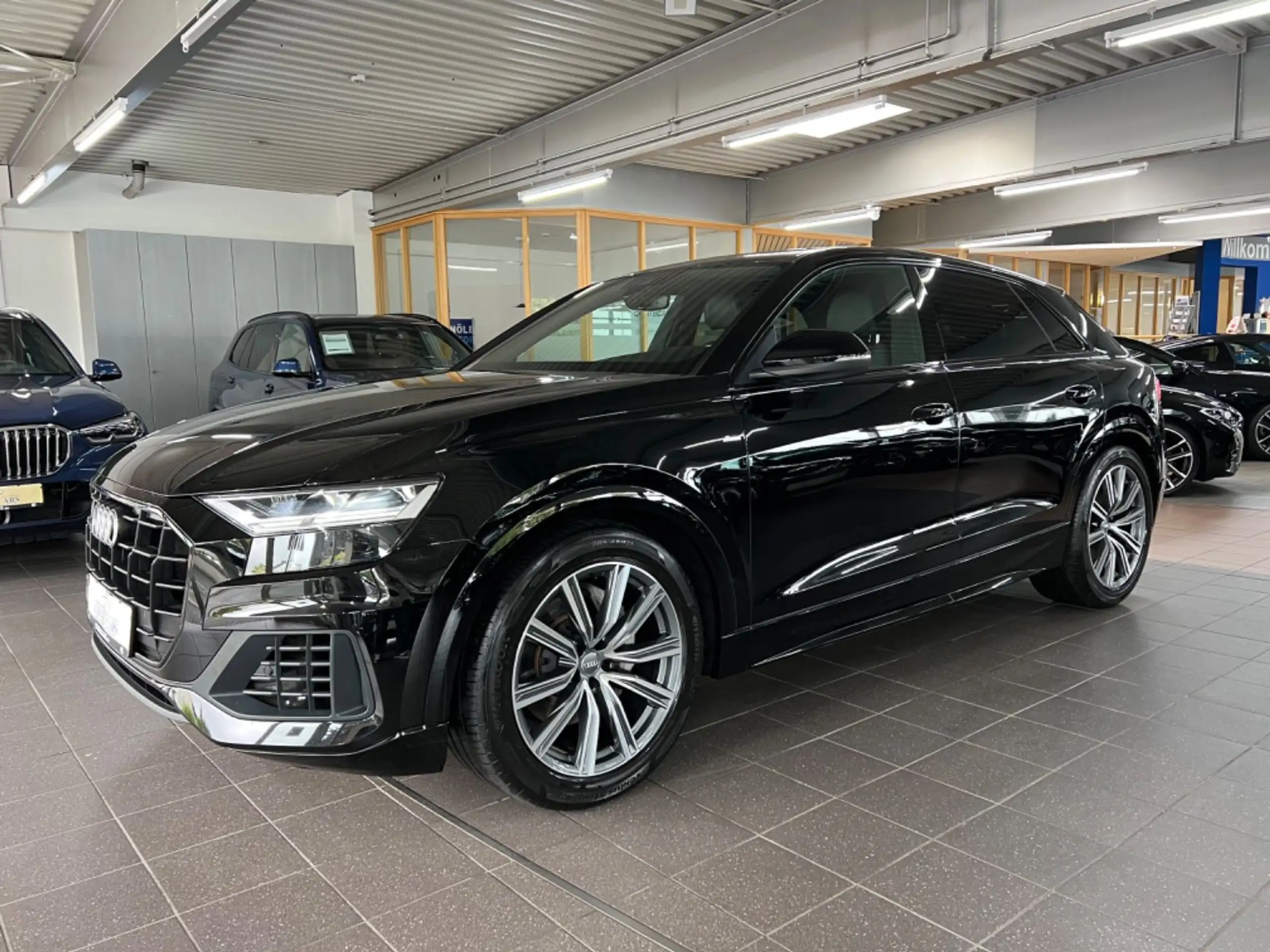 Audi - Q8