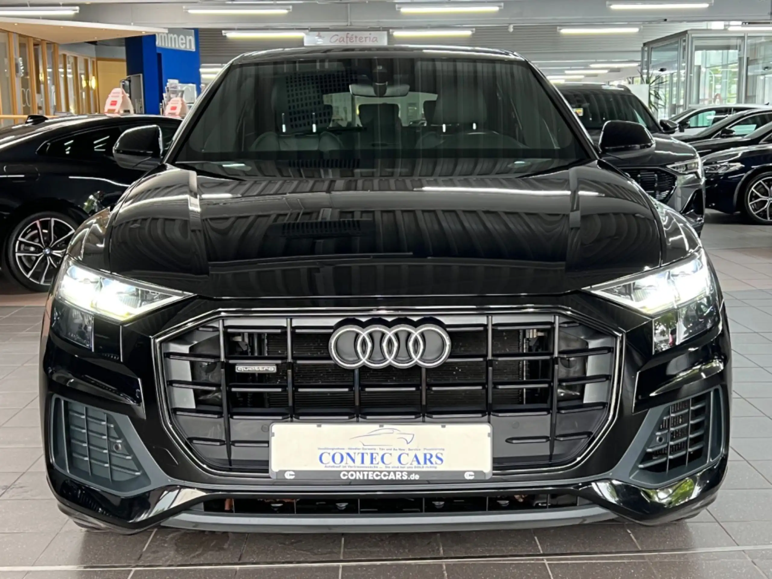 Audi - Q8