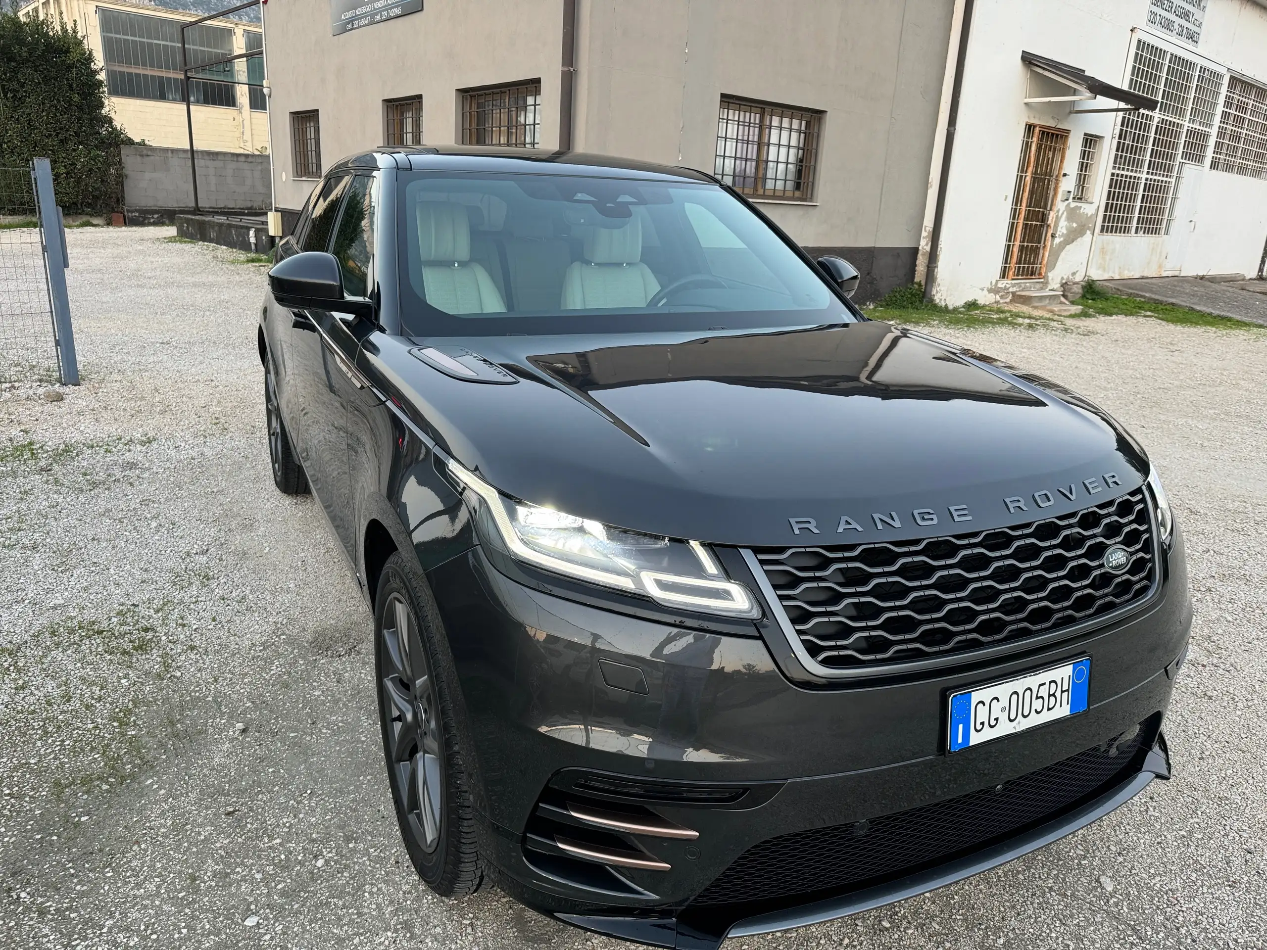 Land Rover - Range Rover Velar