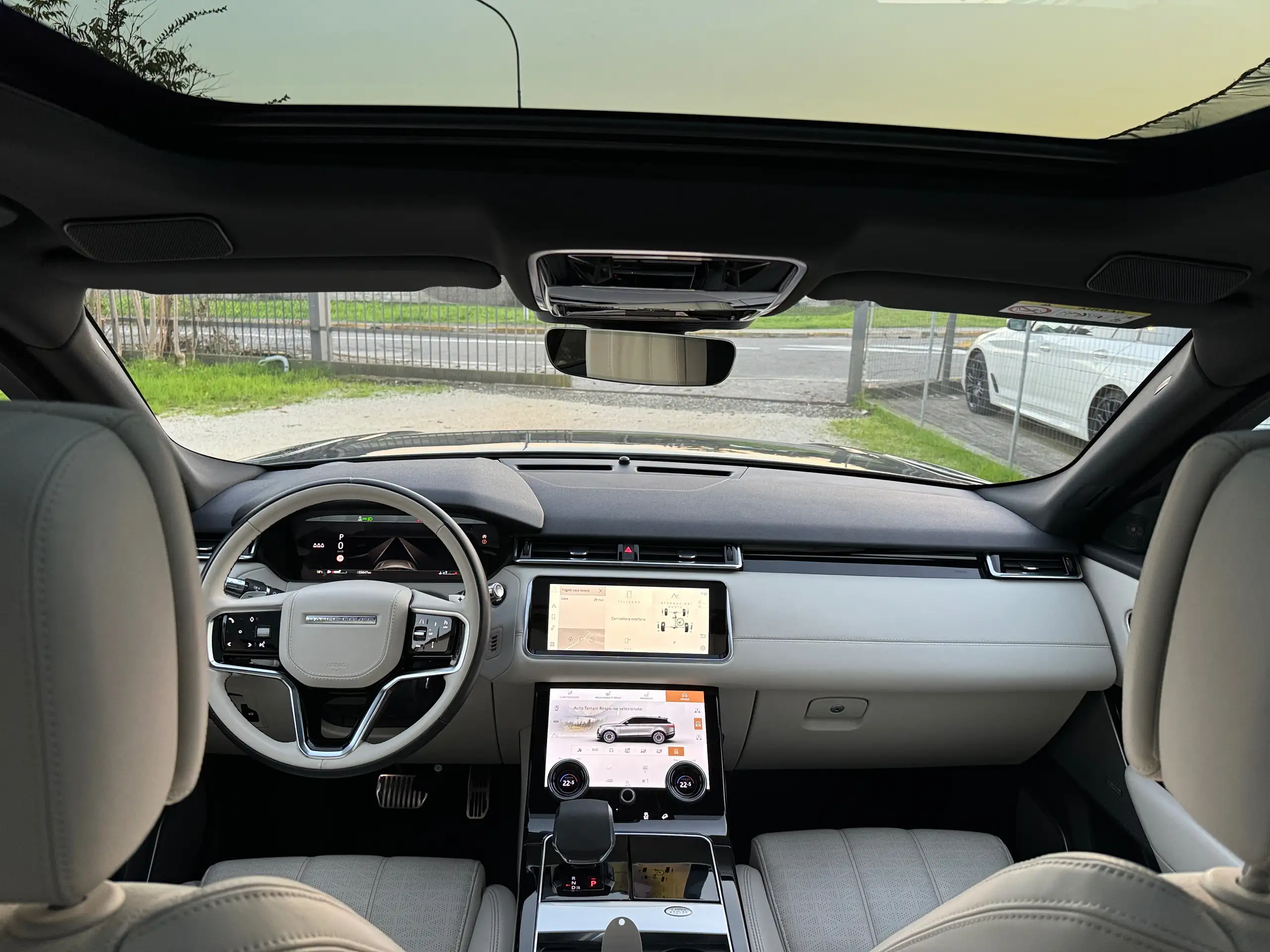 Land Rover - Range Rover Velar