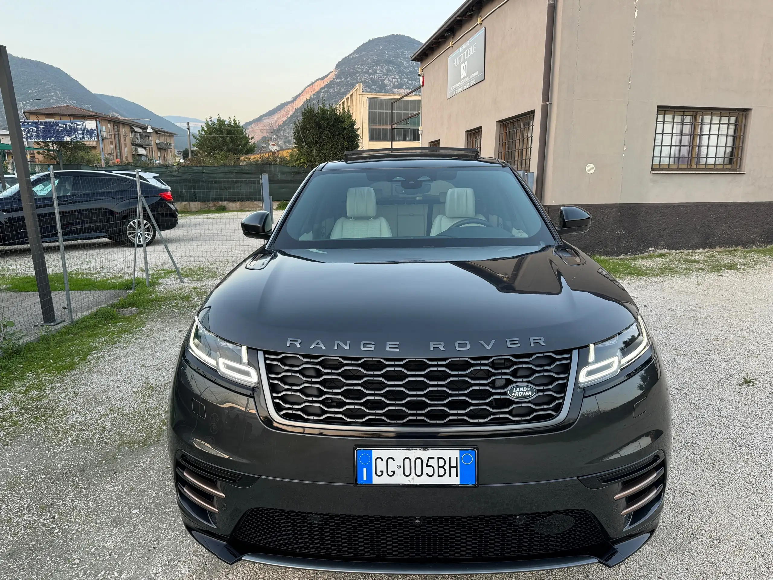 Land Rover - Range Rover Velar