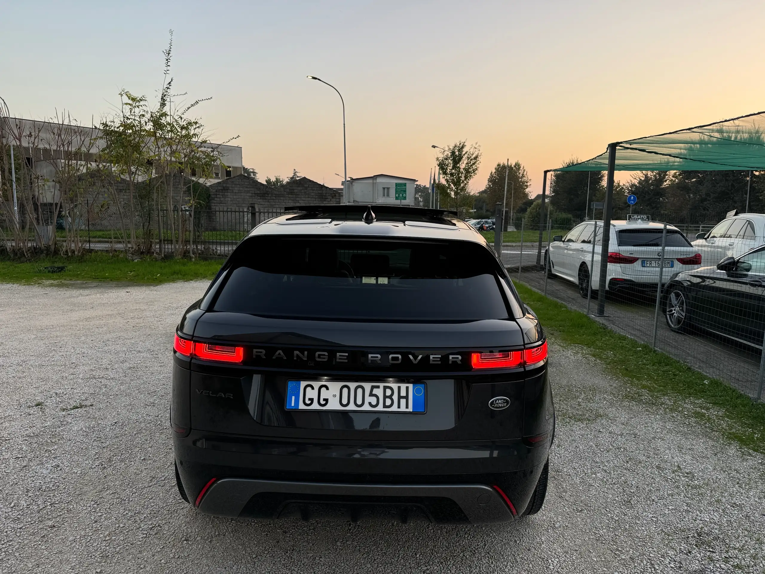 Land Rover - Range Rover Velar